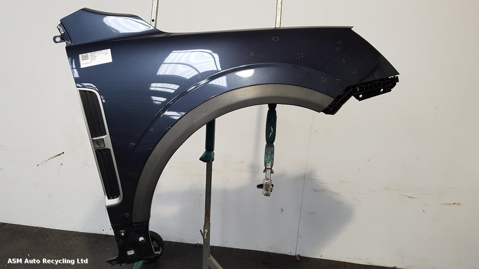 View Auto part R Wing Vauxhall Antara 2008