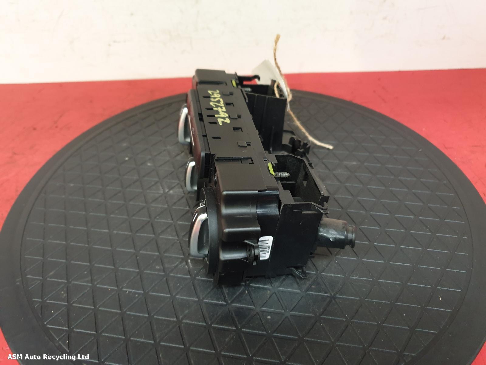 View Auto part Heater/AC Controller Volkswagen Beetle 2013