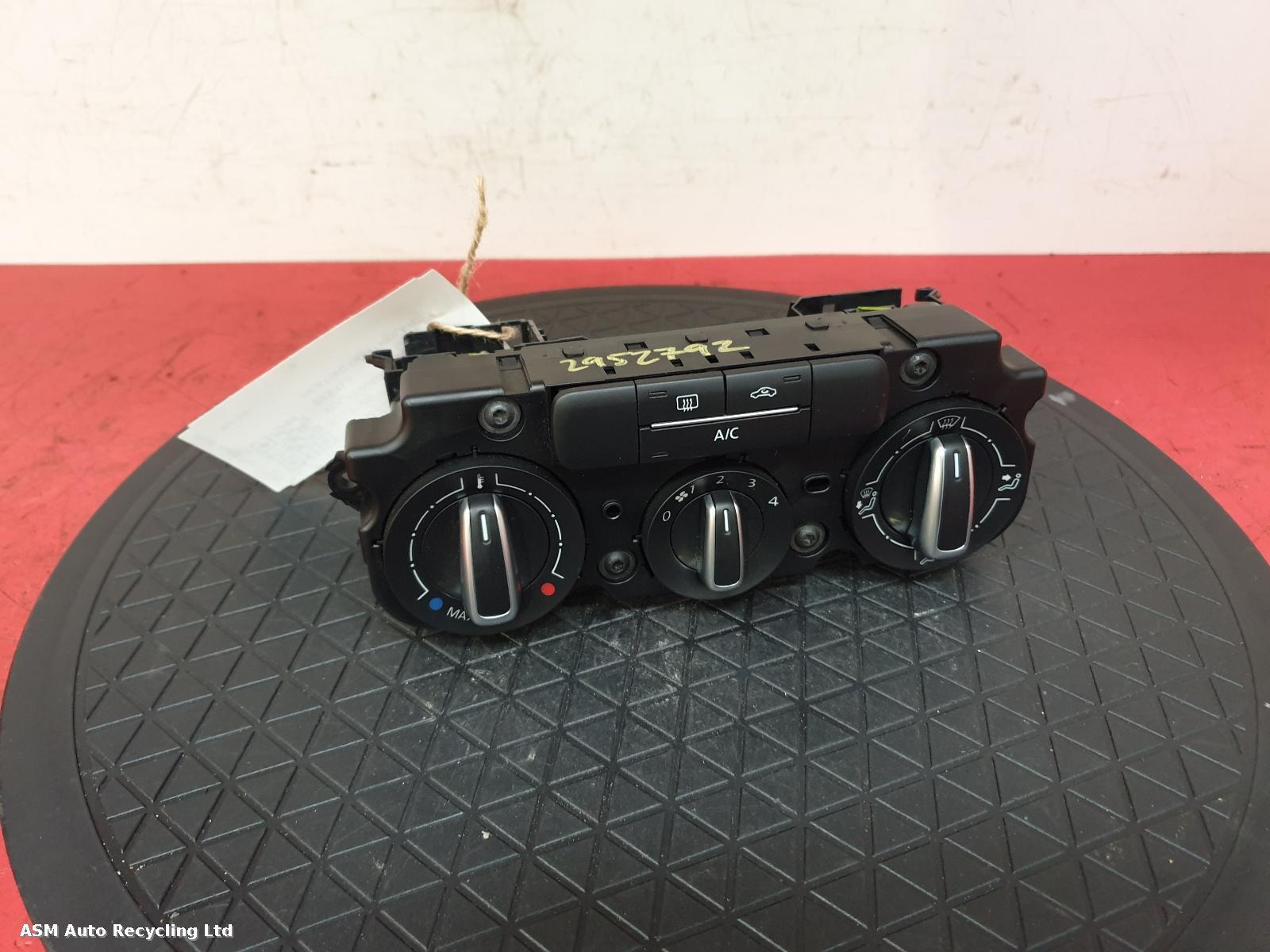 View Auto part Heater/AC Controller Volkswagen Beetle 2013