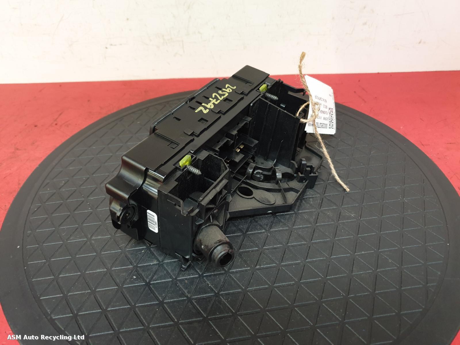 View Auto part Heater/AC Controller Volkswagen Beetle 2013