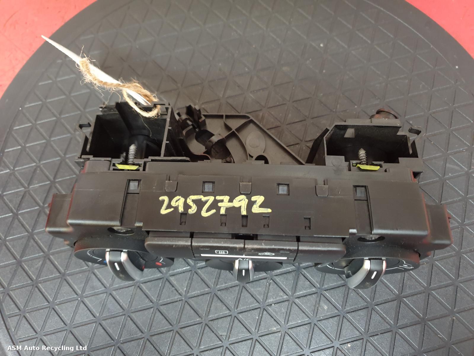 View Auto part Heater/AC Controller Volkswagen Beetle 2013