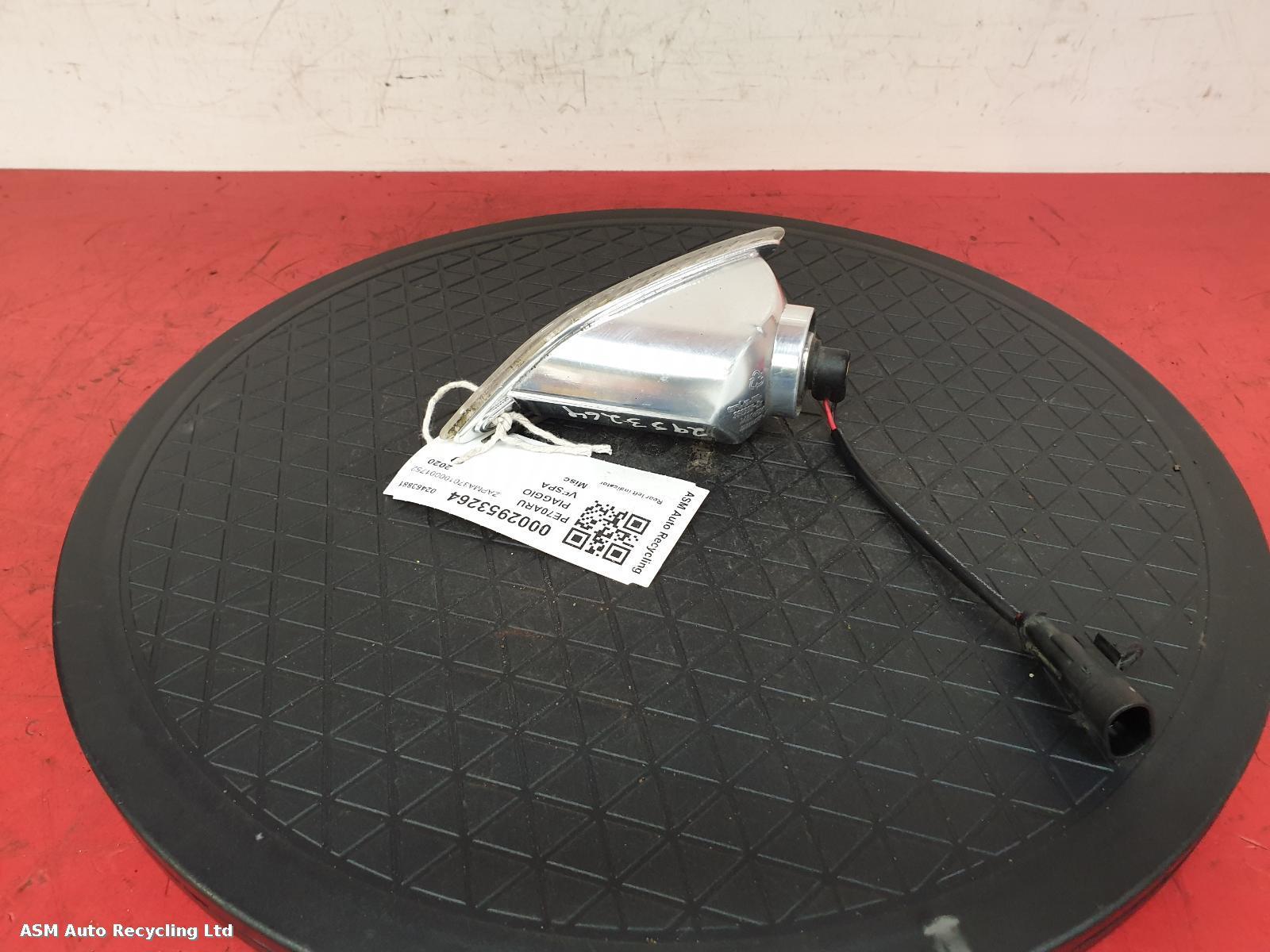 View Auto part L Indicator Light Piaggio Vespa 2020