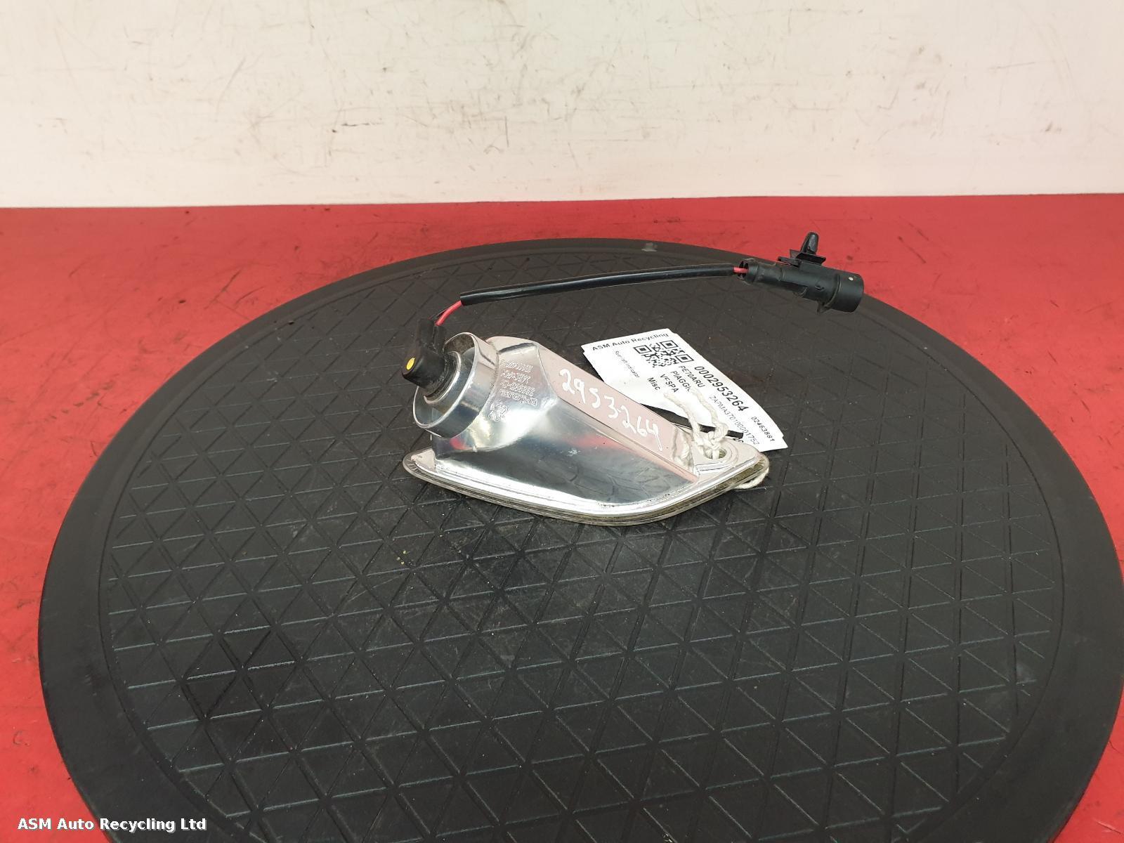 View Auto part L Indicator Light Piaggio Vespa 2020