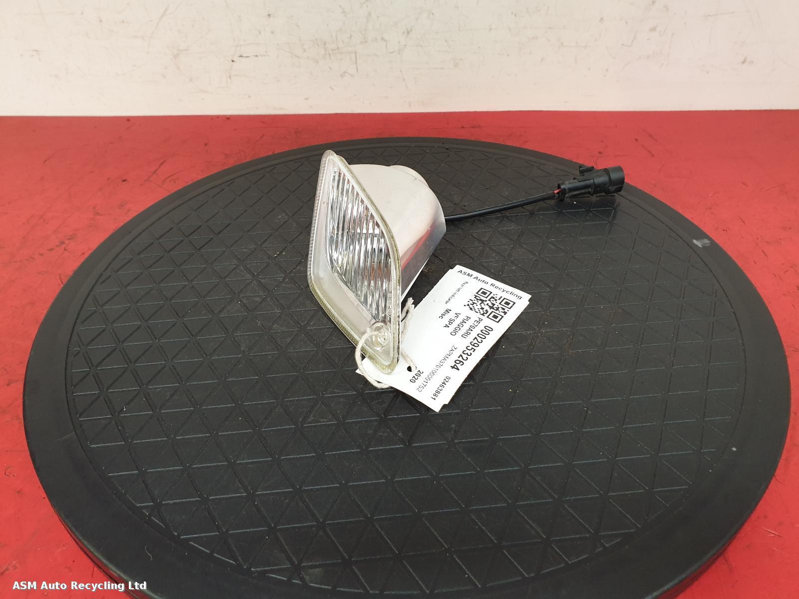 View Auto part L Indicator Light Piaggio Vespa 2020