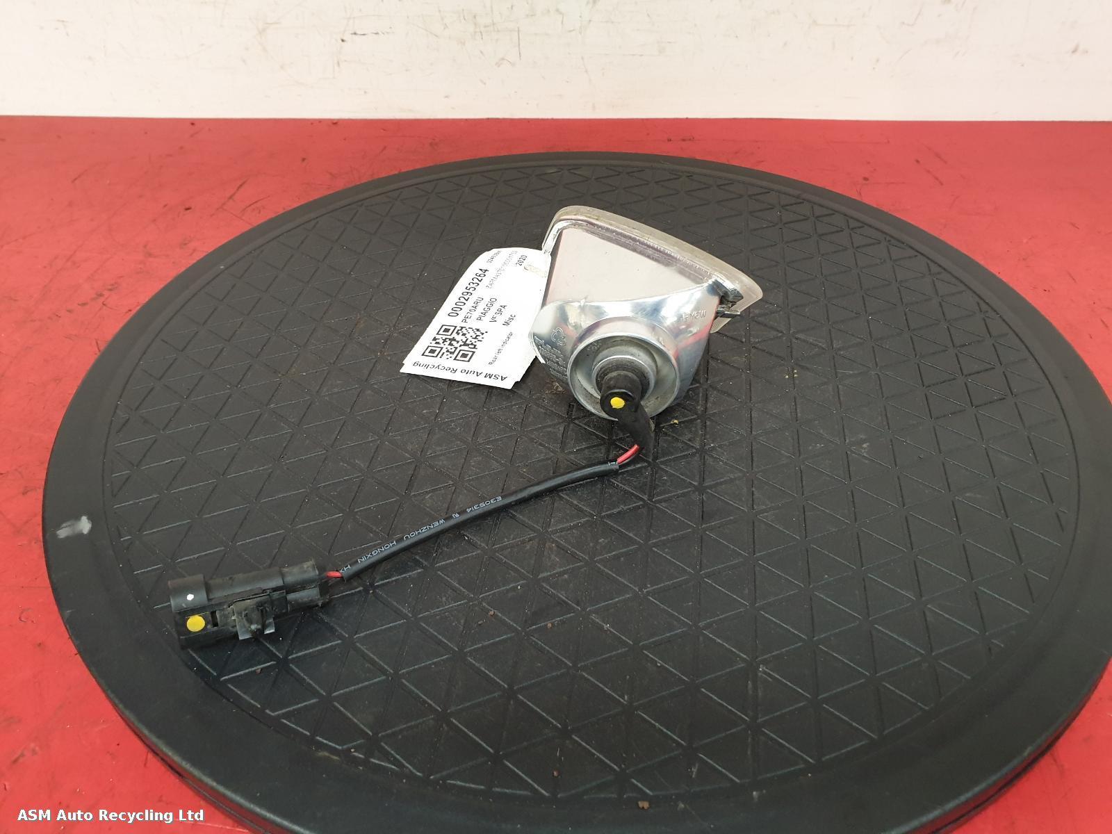 View Auto part L Indicator Light Piaggio Vespa 2020