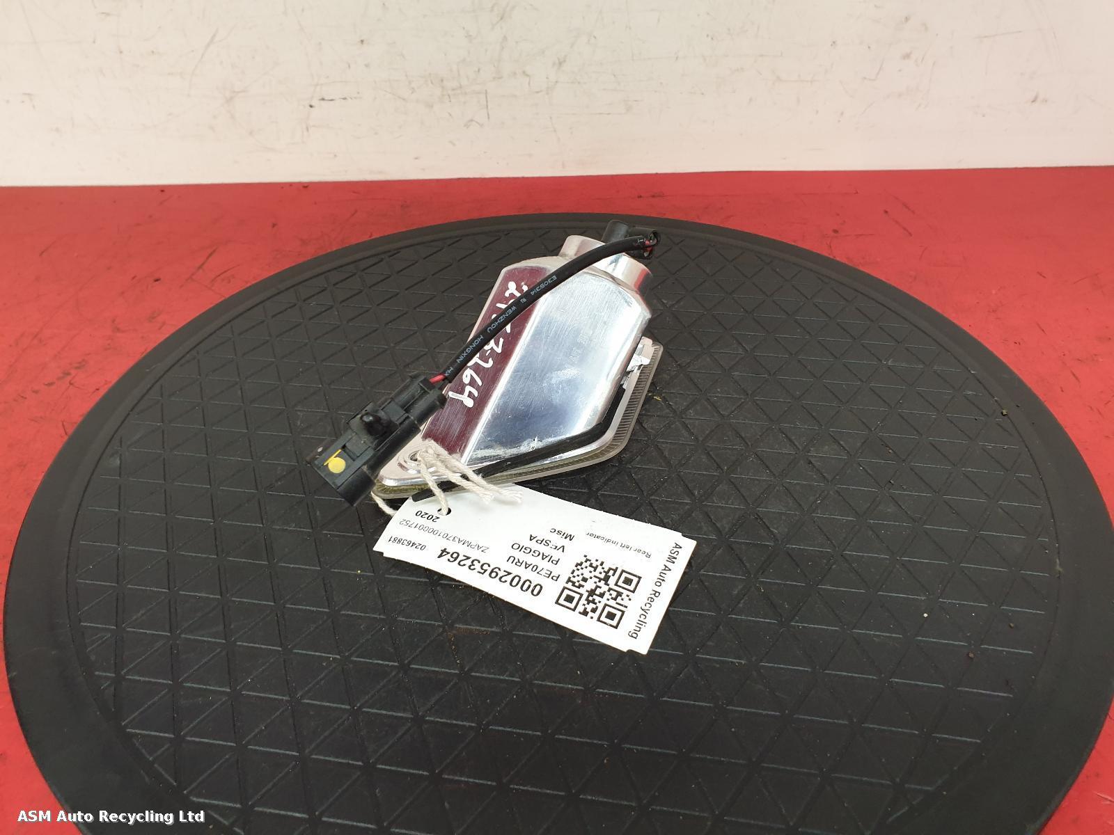 View Auto part L Indicator Light Piaggio Vespa 2020