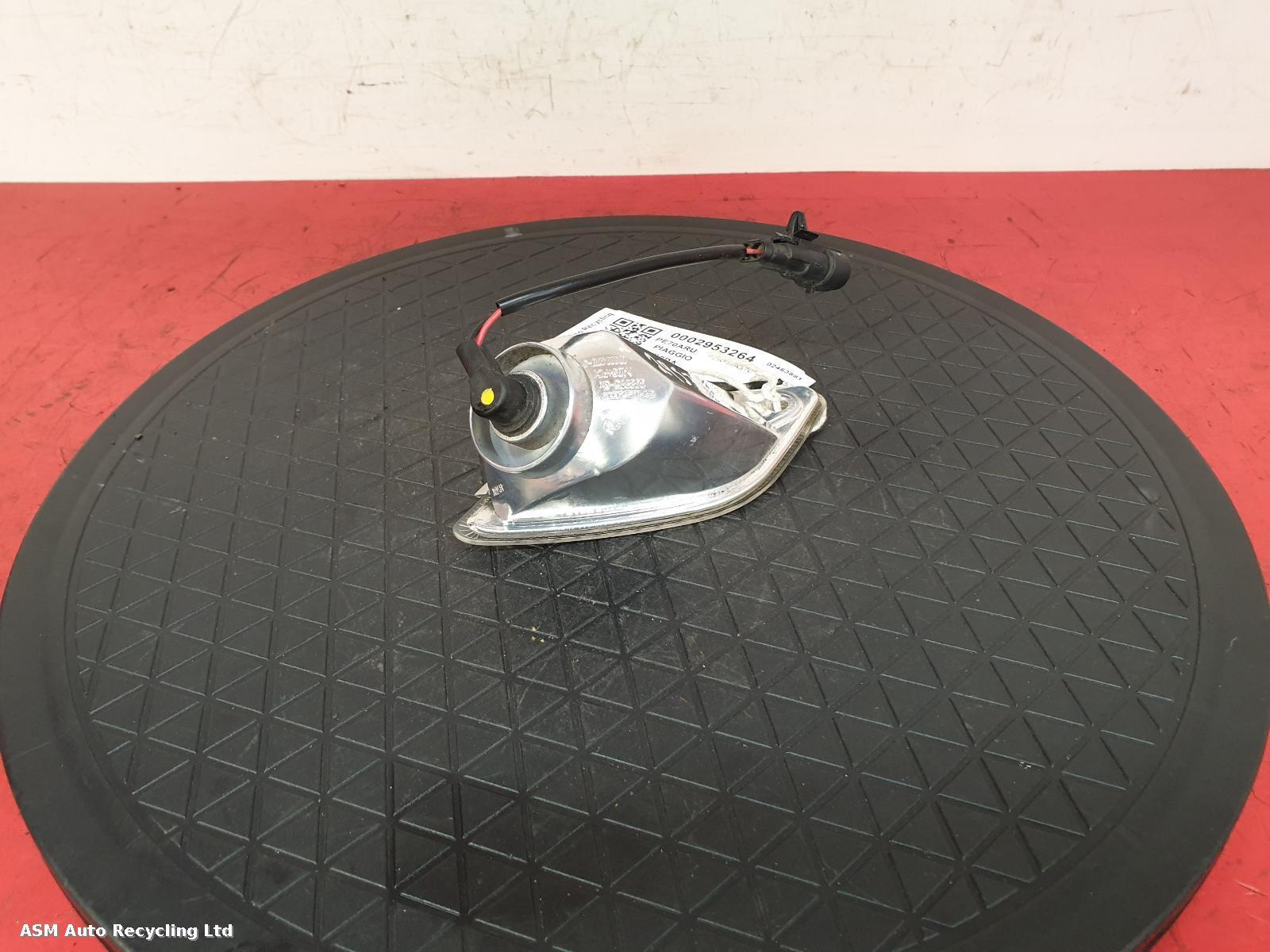 View Auto part L Indicator Light Piaggio Vespa 2020