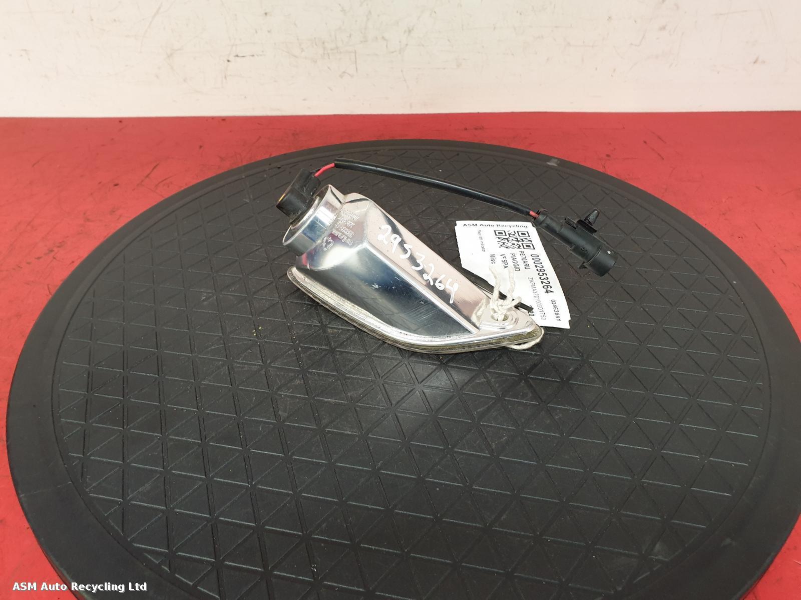 View Auto part L Indicator Light Piaggio Vespa 2020