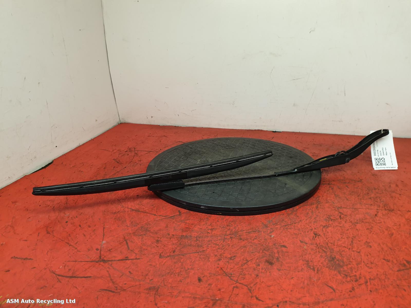 View Auto part Wiper Arm Dacia Sandero 2015