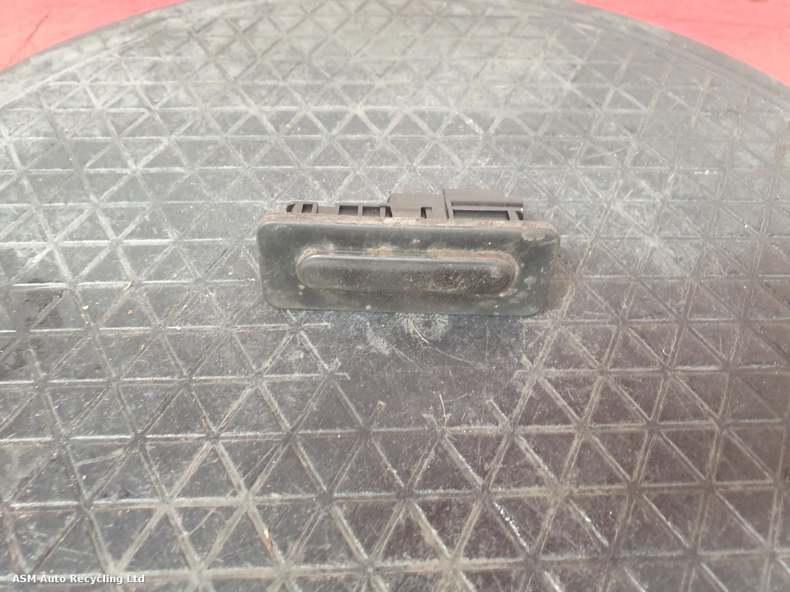 View Auto part Tailgate Handle Peugeot 308 2017