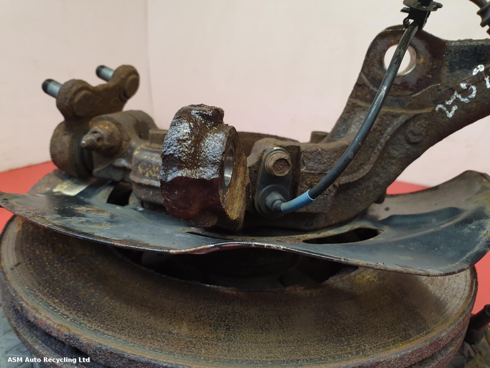 View Auto part RF Hub/Stub Axle Assembly Hyundai Tucson 2016