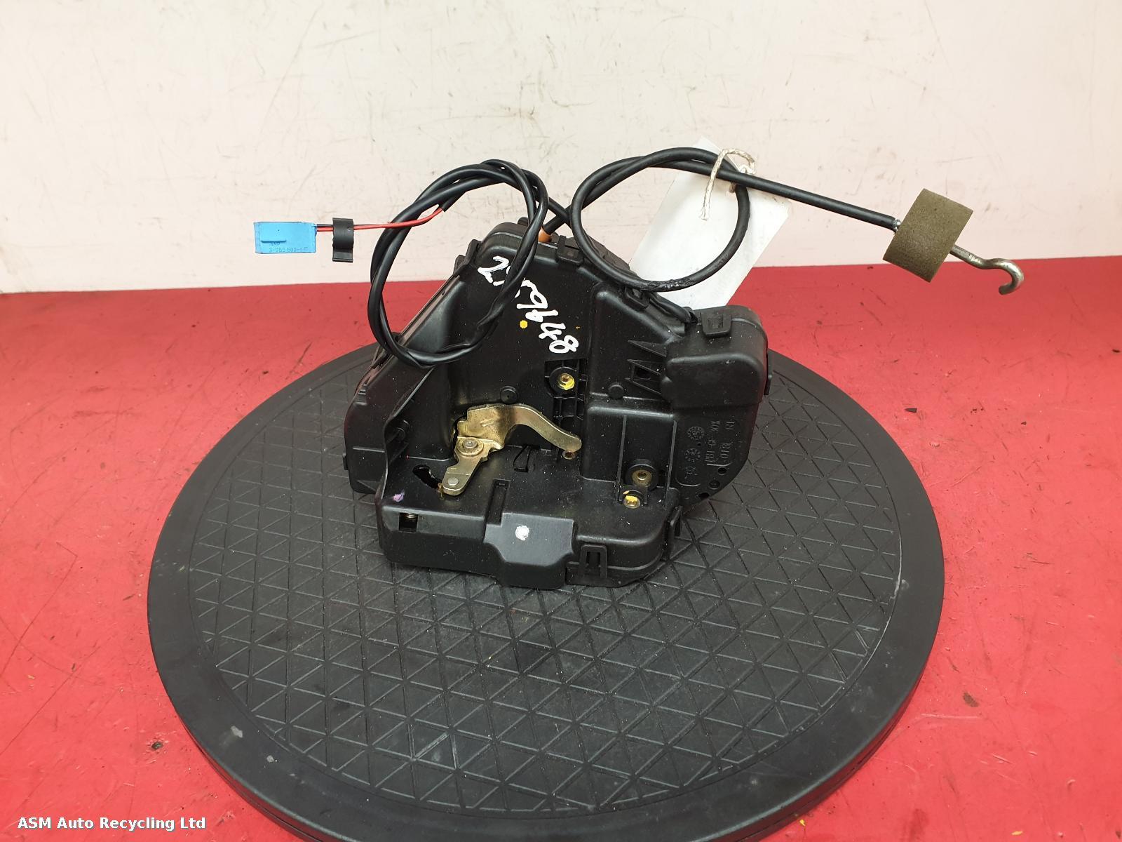 View Auto part Door Lock Assembly Mercedes C Class 2006