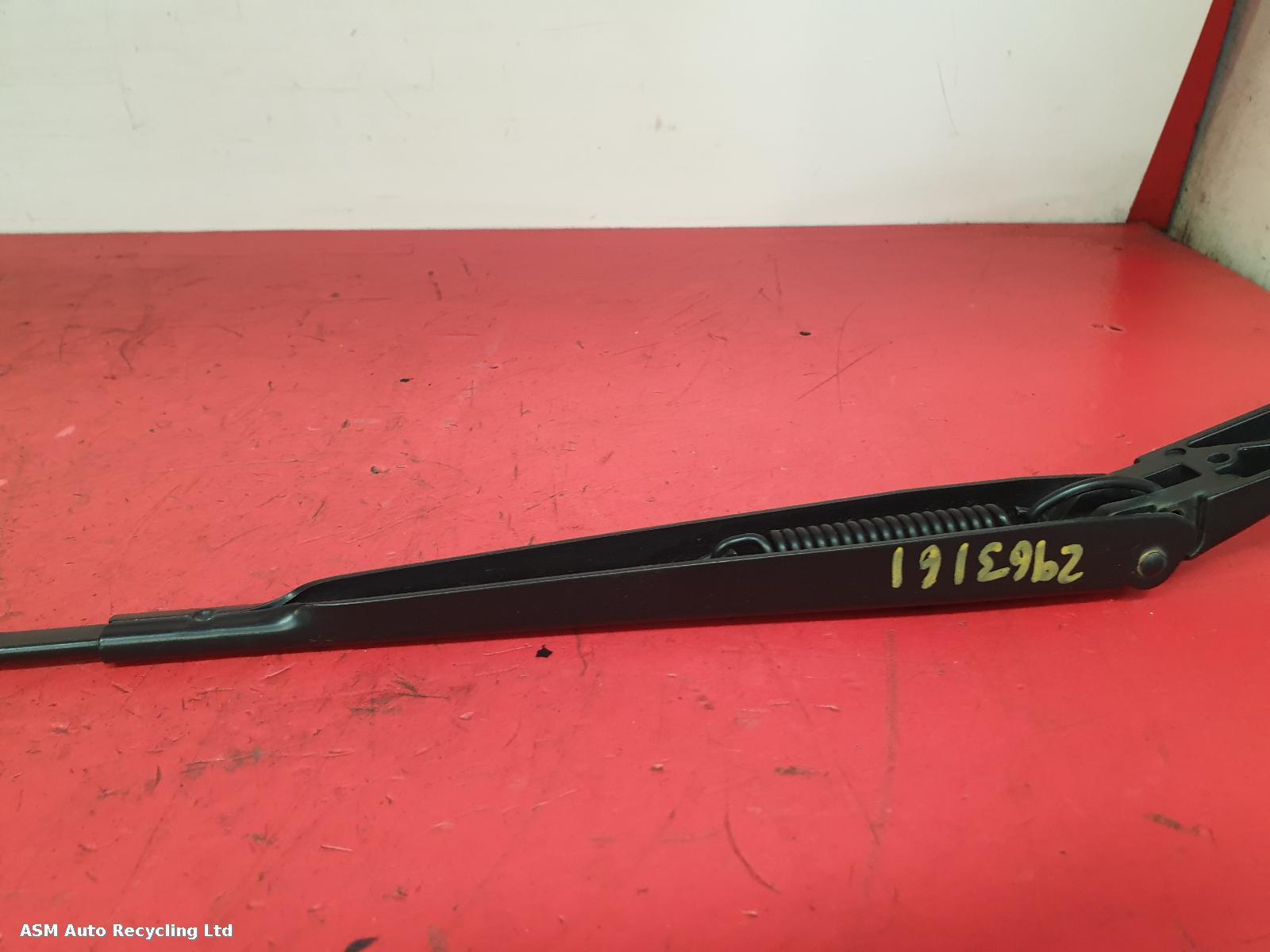 View Auto part Wiper Arm Volkswagen Up 2015