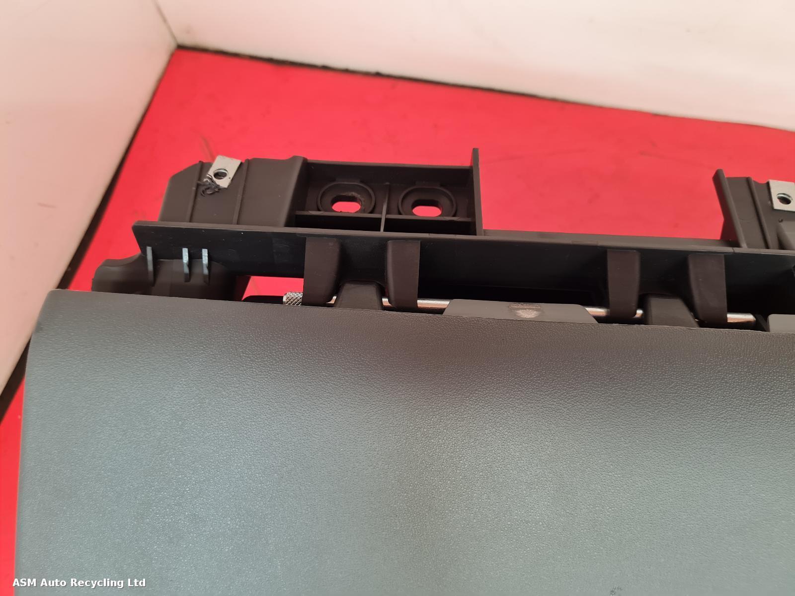 View Auto part Glove Box Land Rover Defender 2022