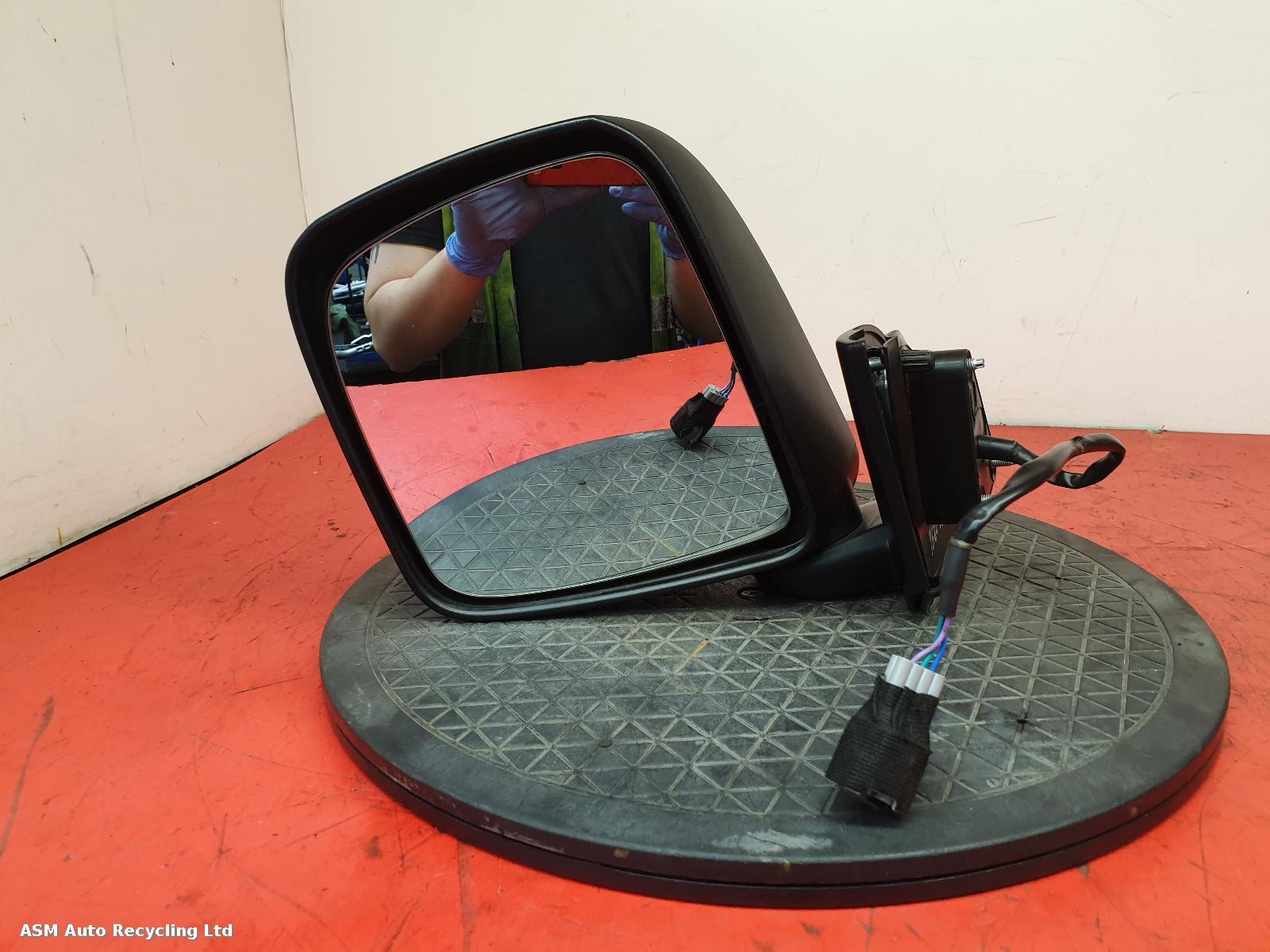 View Auto part L Door Mirror Nissan Nv200 2015