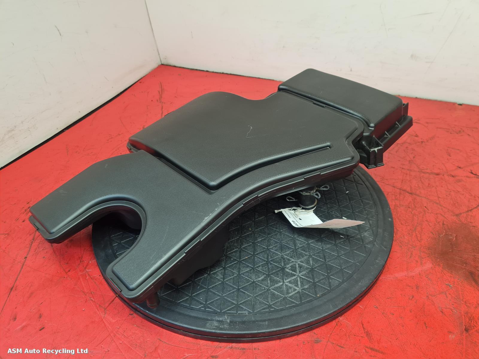 View Auto part Air Cleaner/Box Peugeot 108 2016