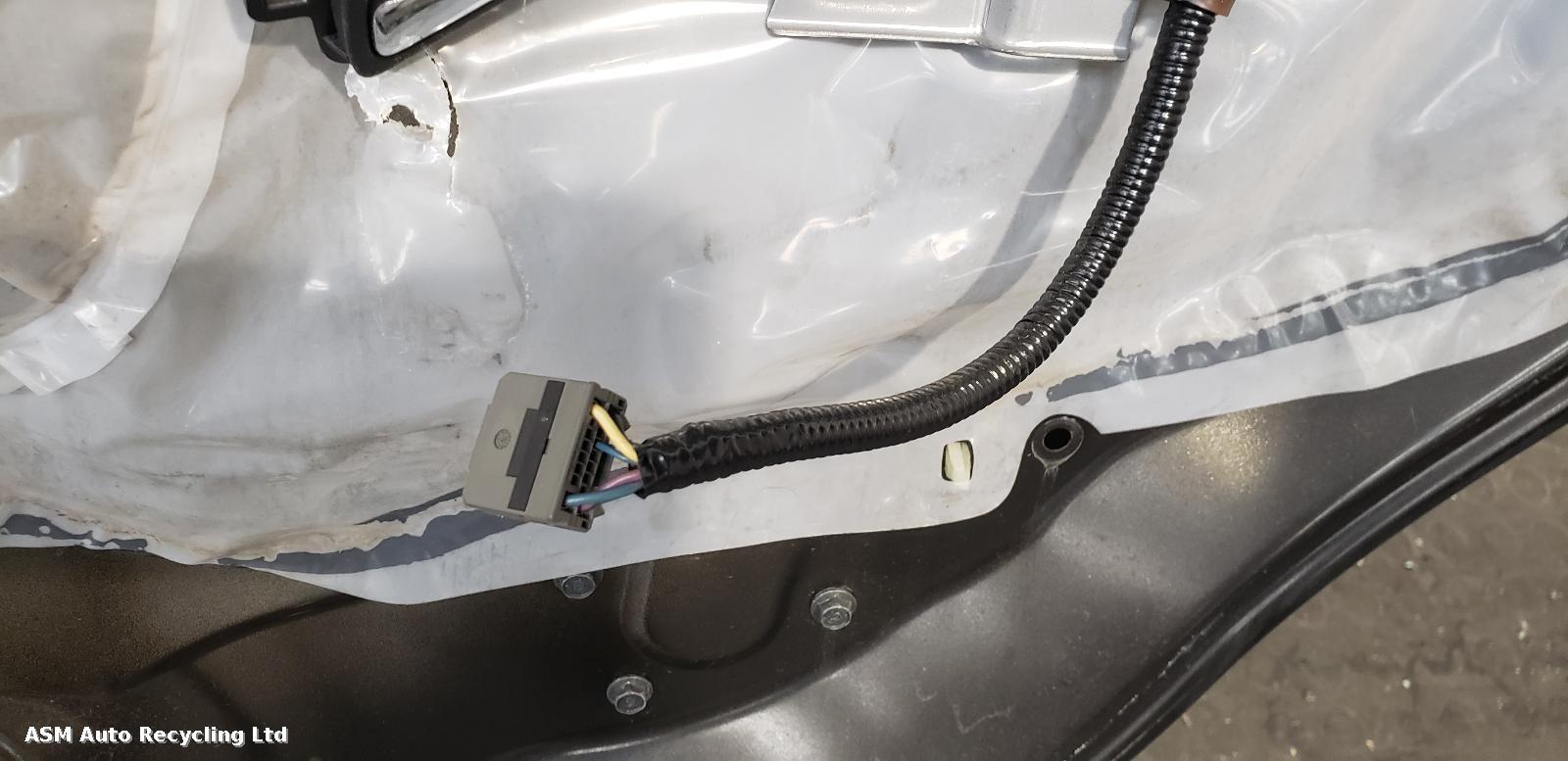 View Auto part R Rear Door Honda Crv 2008