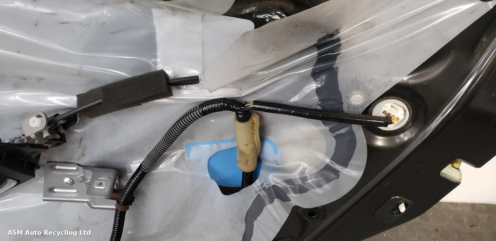 View Auto part R Rear Door Honda Crv 2008