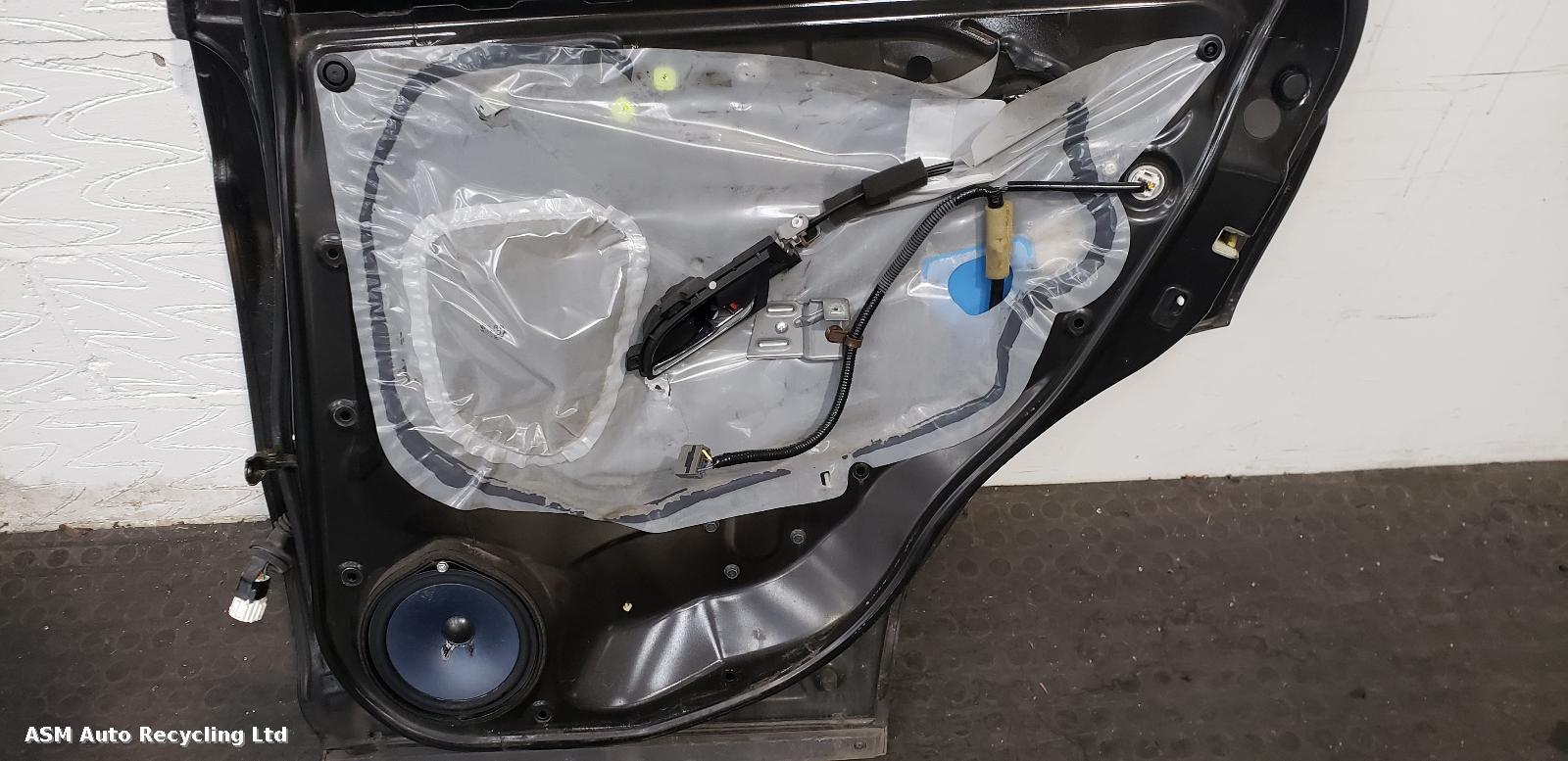View Auto part R Rear Door Honda Crv 2008