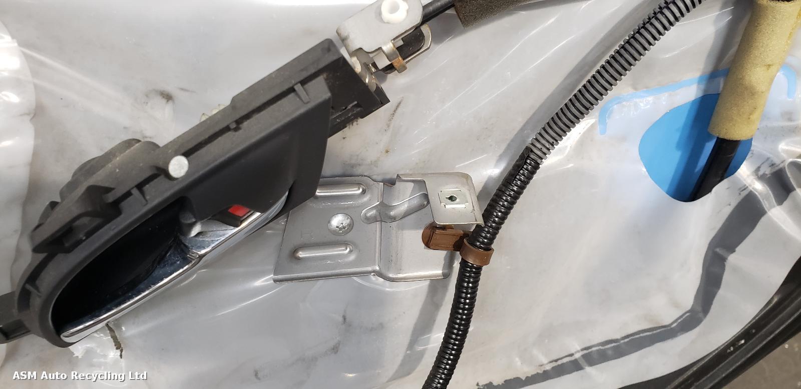 View Auto part R Rear Door Honda Crv 2008