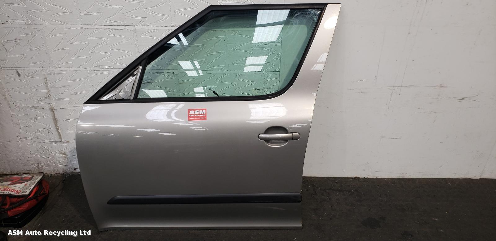 View Auto part L Front Door Skoda Yeti 2011