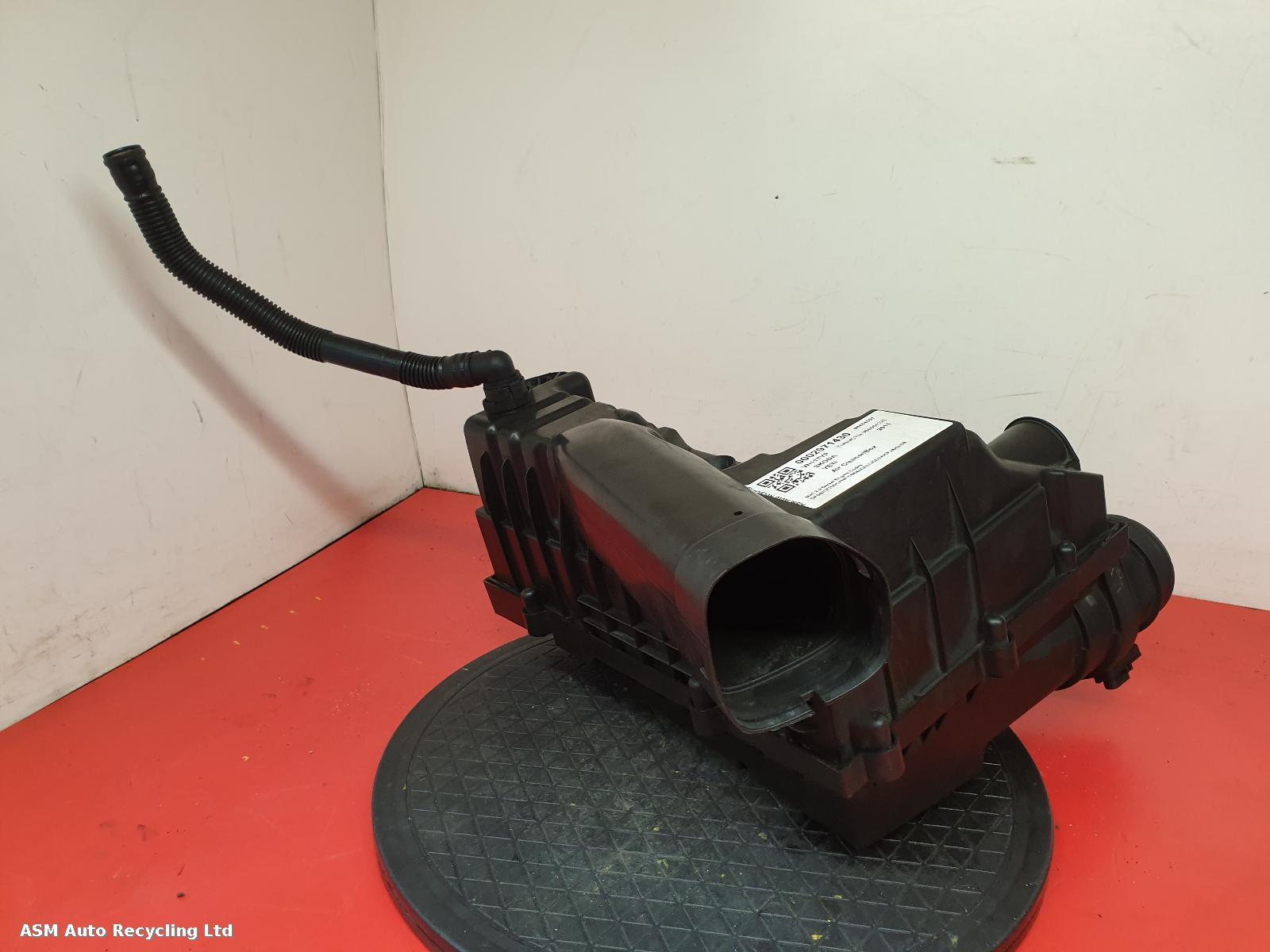 View Auto part Air Cleaner/Box Skoda Yeti 2011
