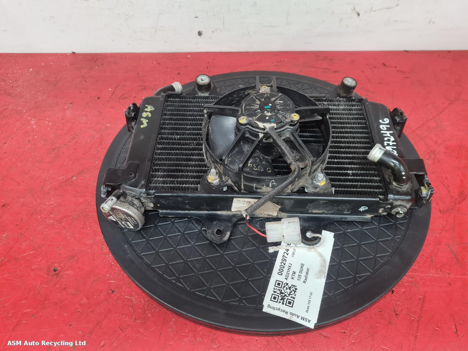 View Auto part Radiator Ktm 125 Duke 2021