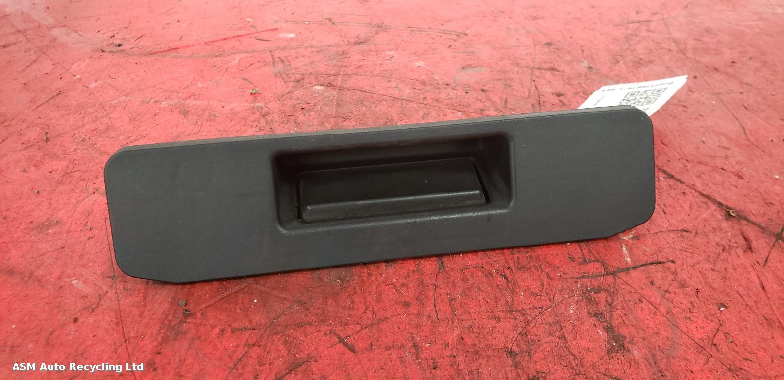 View Auto part Tailgate Handle Mercedes A Class 2015