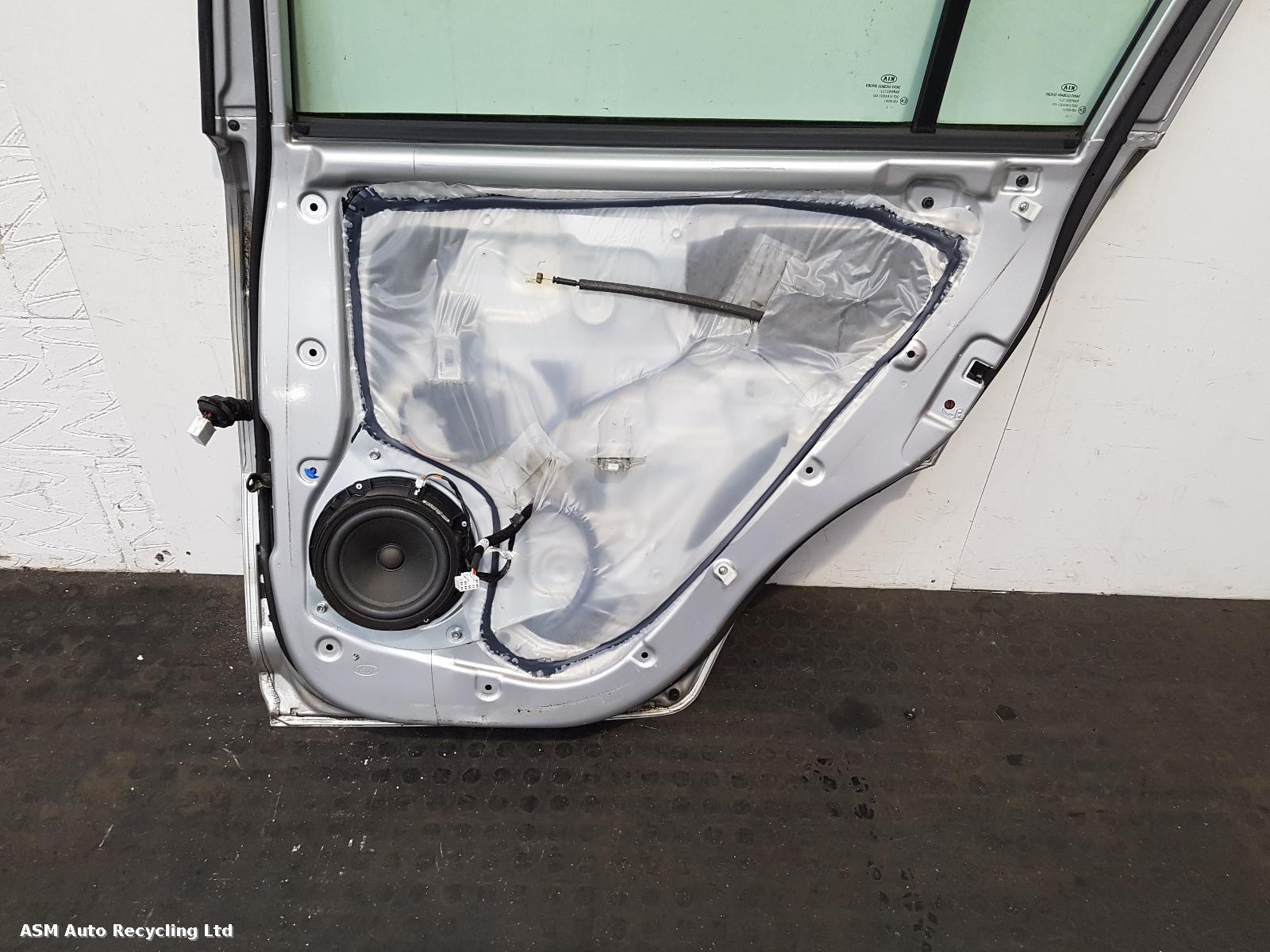 View Auto part R Rear Door Kia Sportage 2015