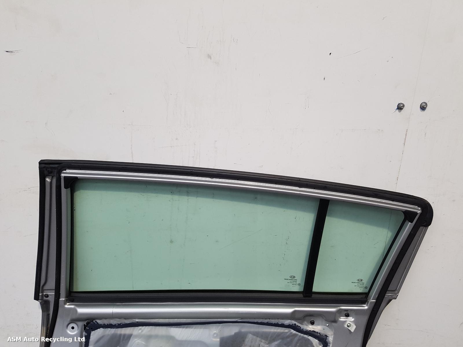 View Auto part R Rear Door Kia Sportage 2015
