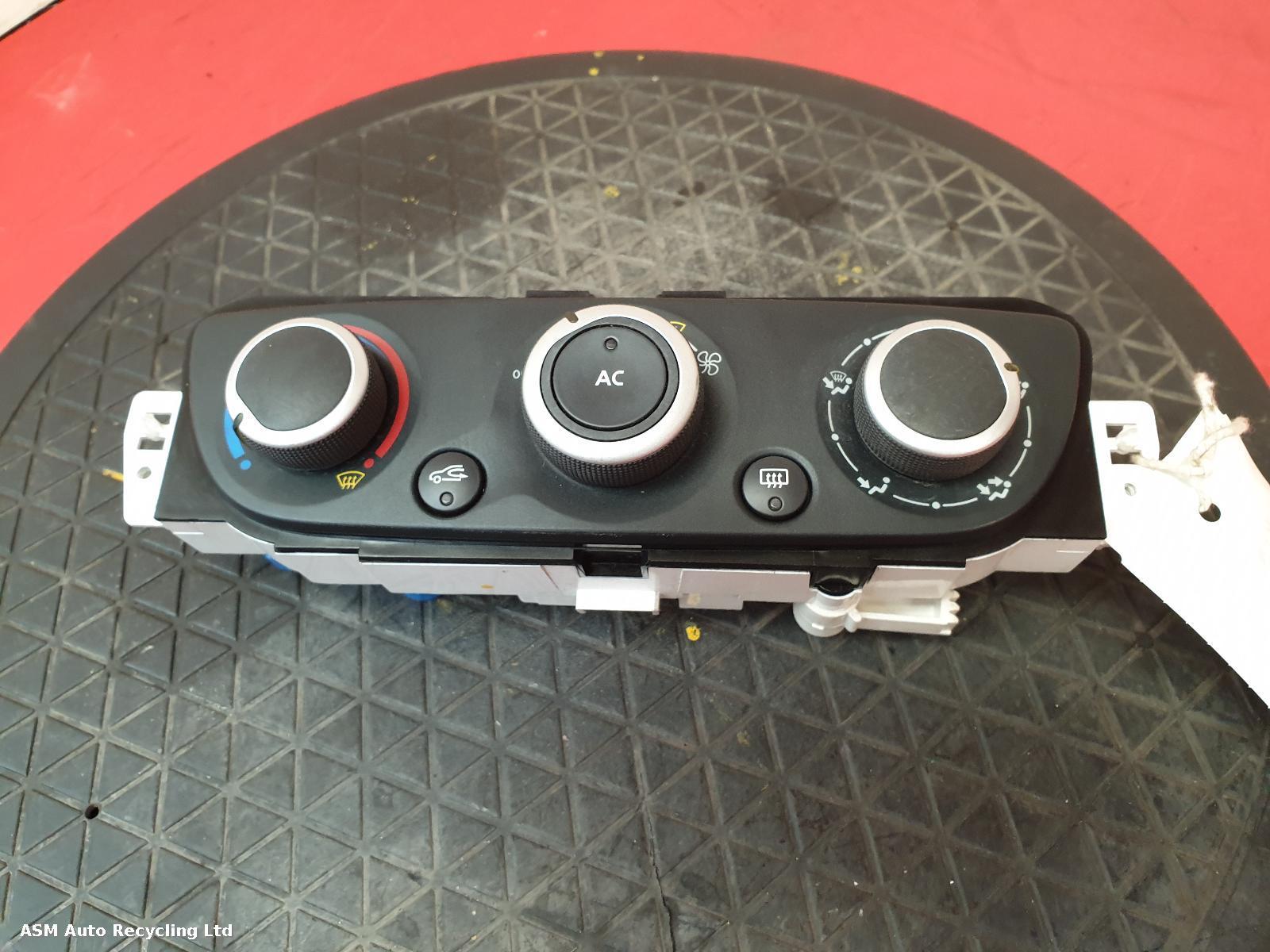 View Auto part Heater/AC Controller Renault Megane 2010