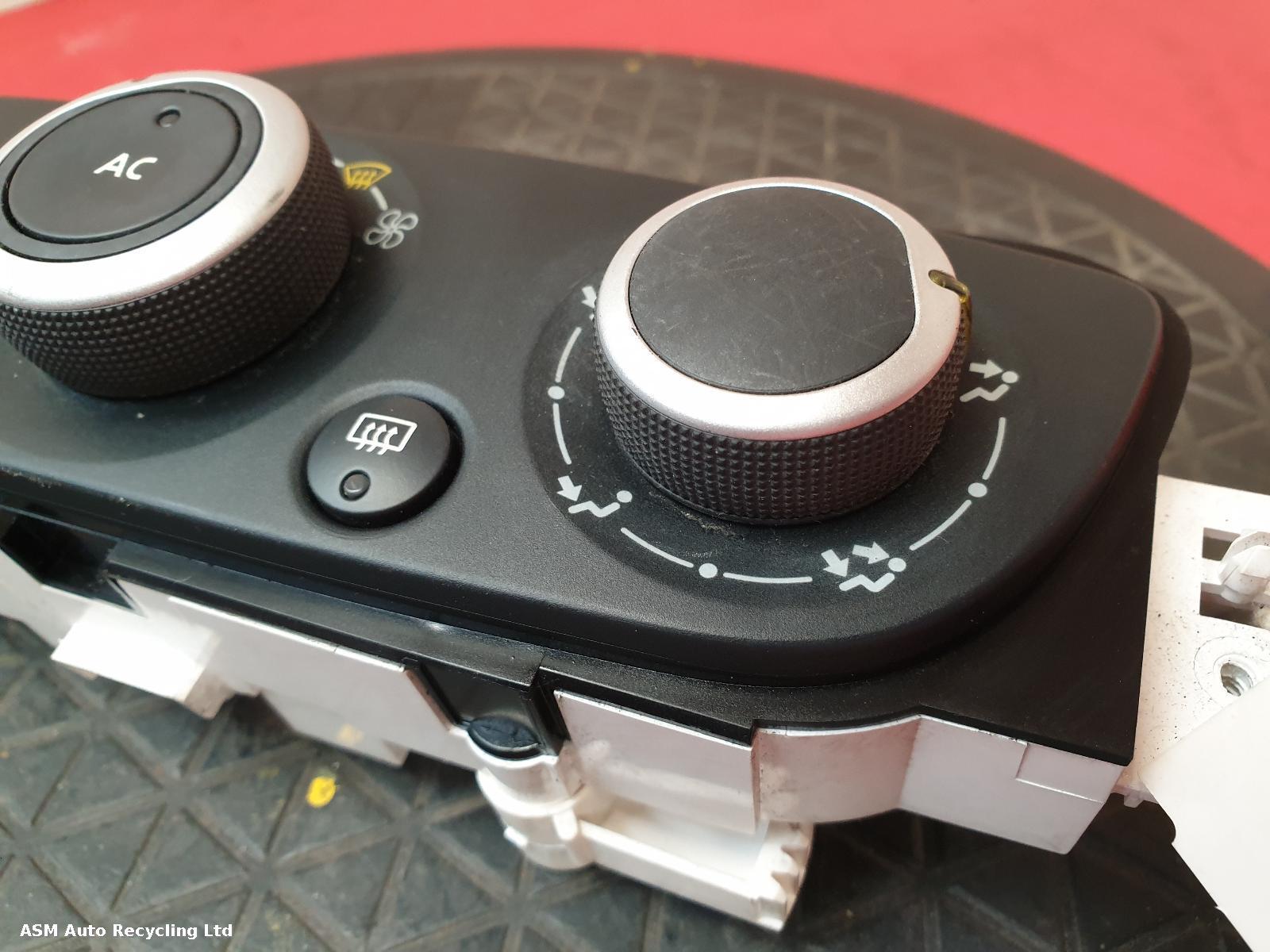 View Auto part Heater/AC Controller Renault Megane 2010