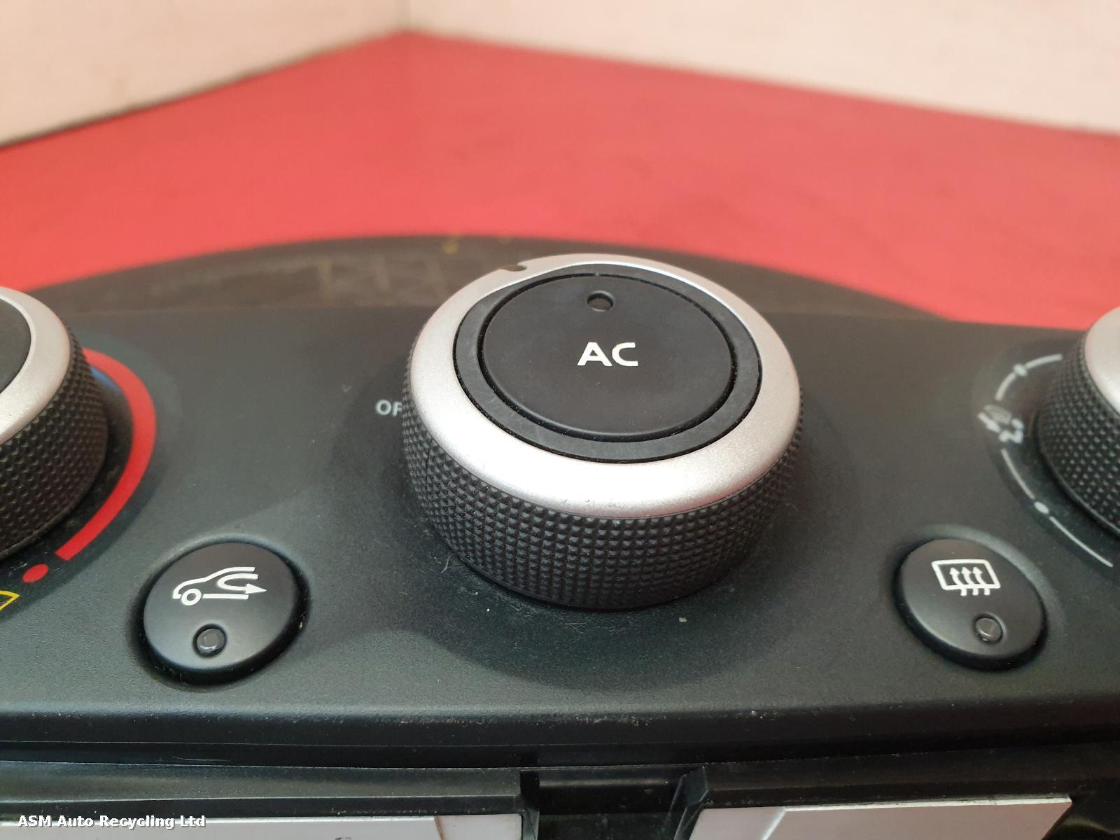 View Auto part Heater/AC Controller Renault Megane 2010