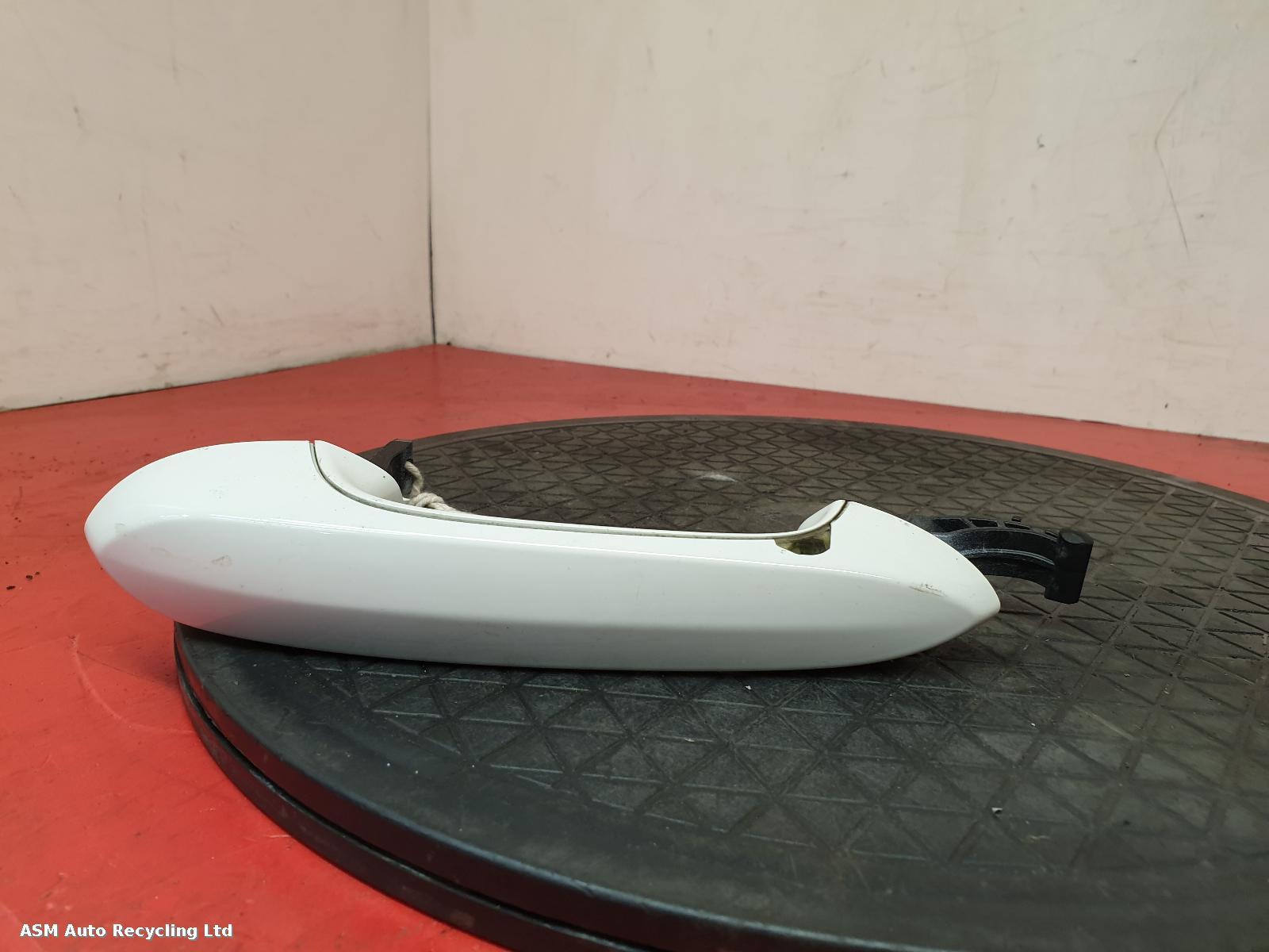 View Auto part Door Handle Bmw 5 Series 2020