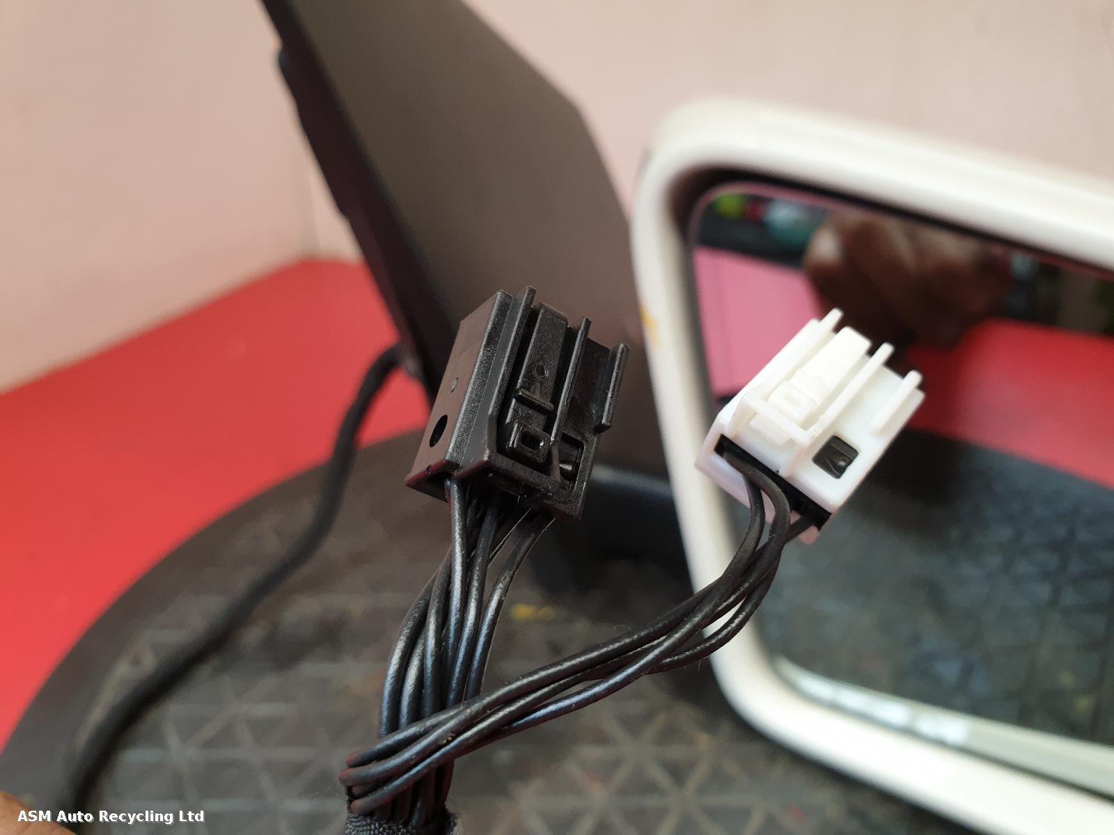 View Auto part R Door Mirror Mercedes B Class 2015