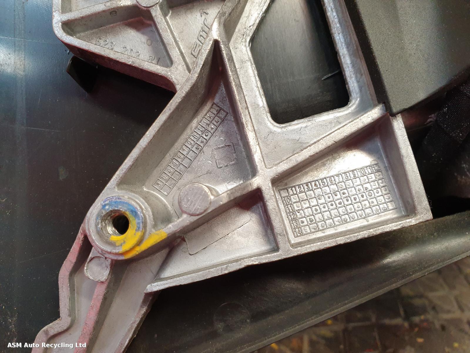 View Auto part R Door Mirror Mercedes B Class 2015