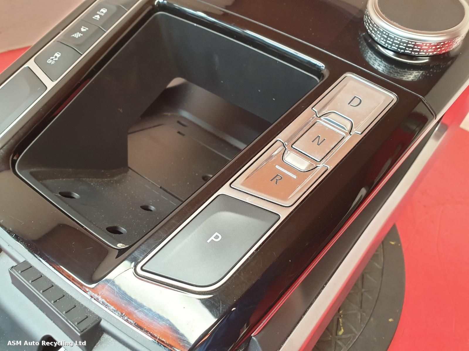 View Auto part Heater/AC Controller Jaguar I-pace 2020