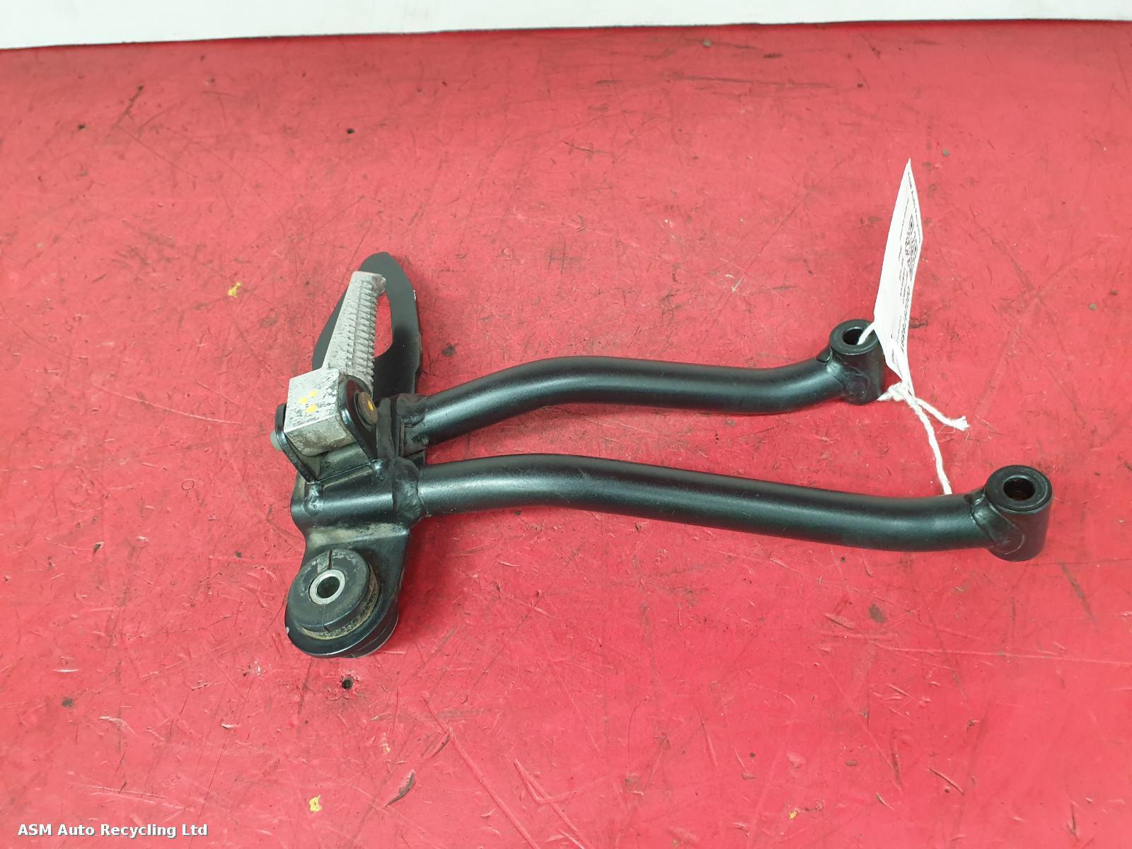 View Auto part Footpeg Yamaha Xsr125 2021