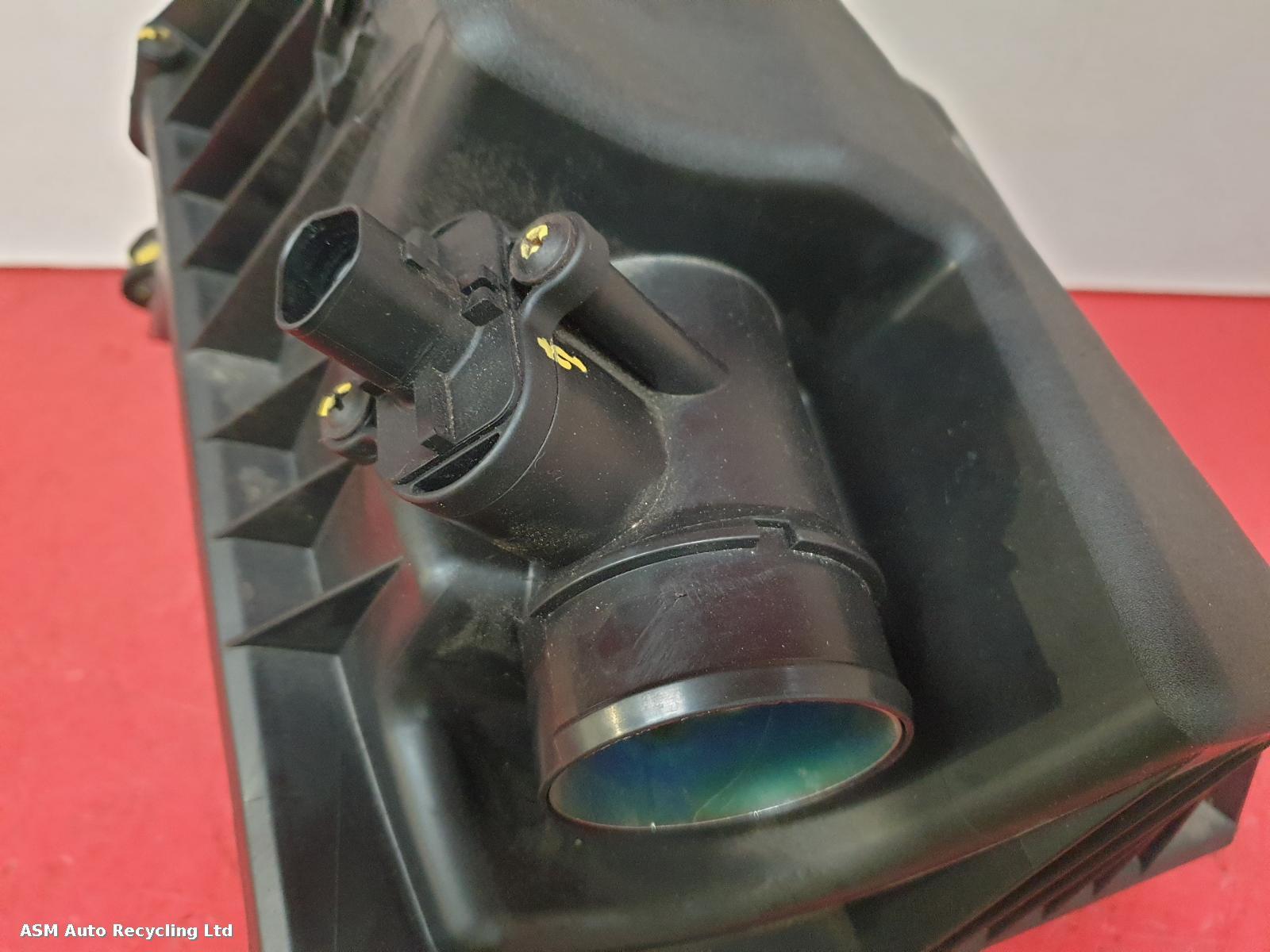 View Auto part Air Cleaner/Box Vauxhall Astra 2014