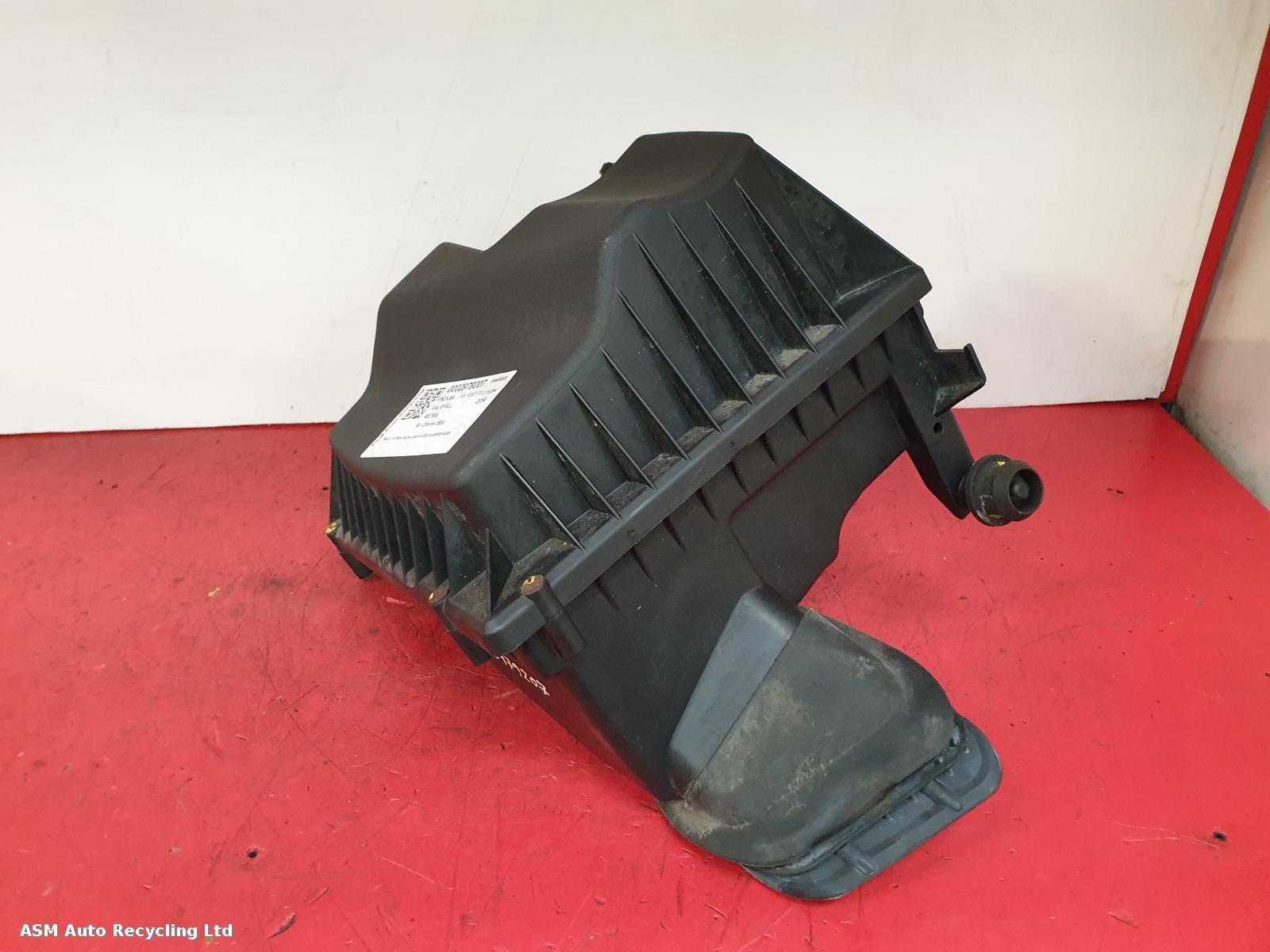 View Auto part Air Cleaner/Box Vauxhall Astra 2014