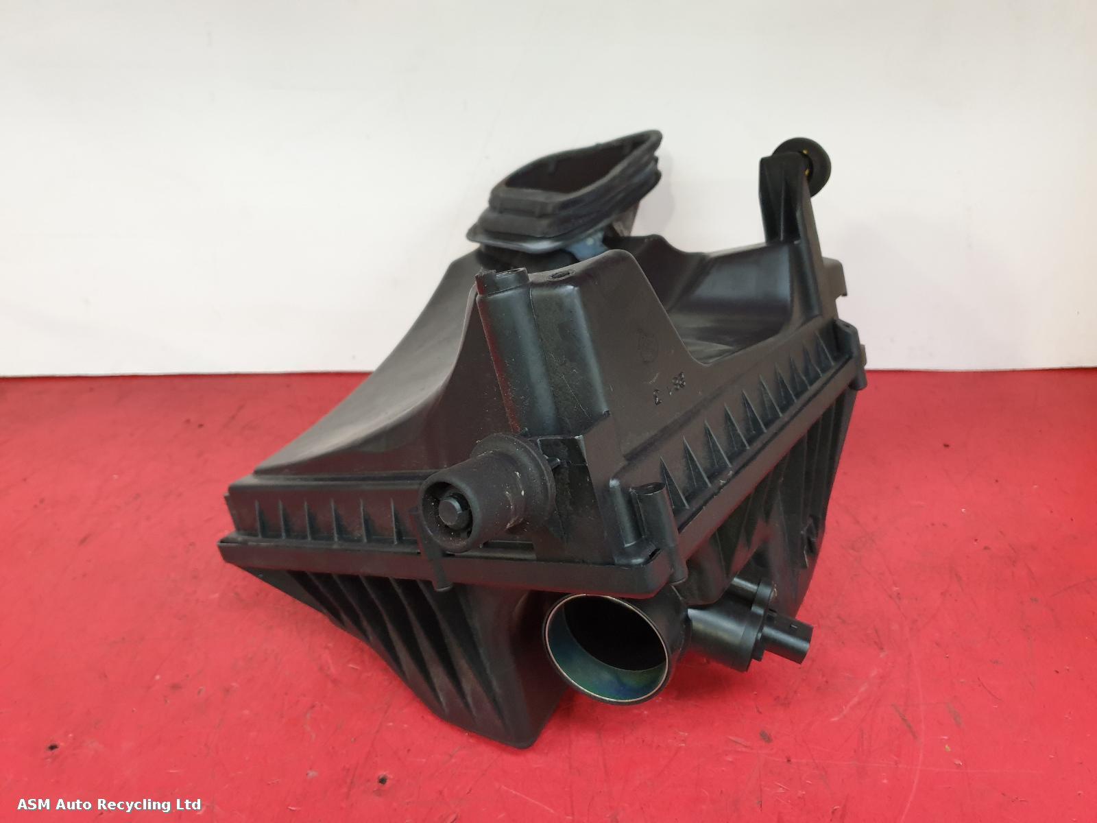 View Auto part Air Cleaner/Box Vauxhall Astra 2014