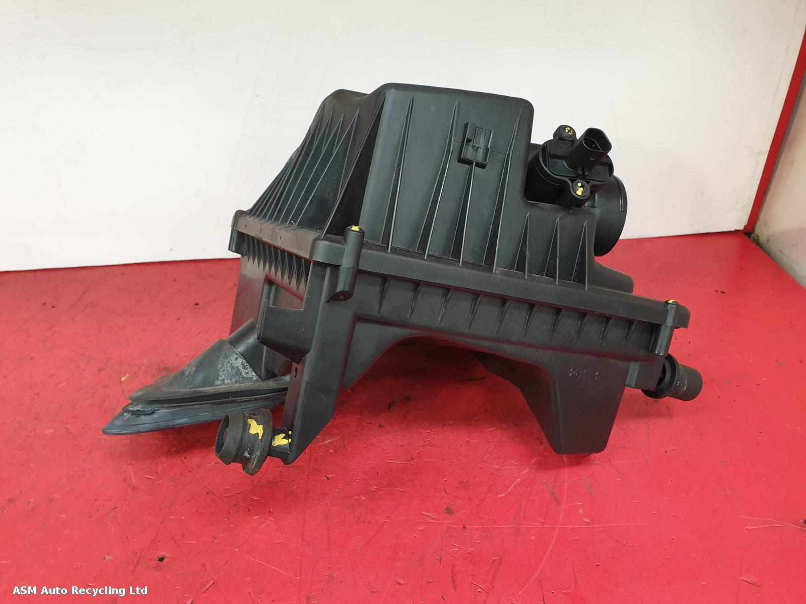 View Auto part Air Cleaner/Box Vauxhall Astra 2014