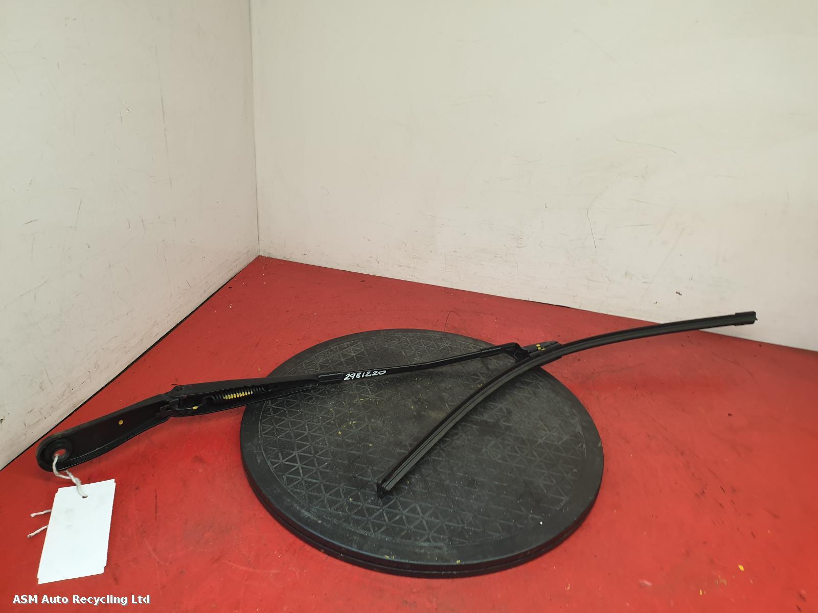 View Auto part Wiper Arm Volvo V60 2011