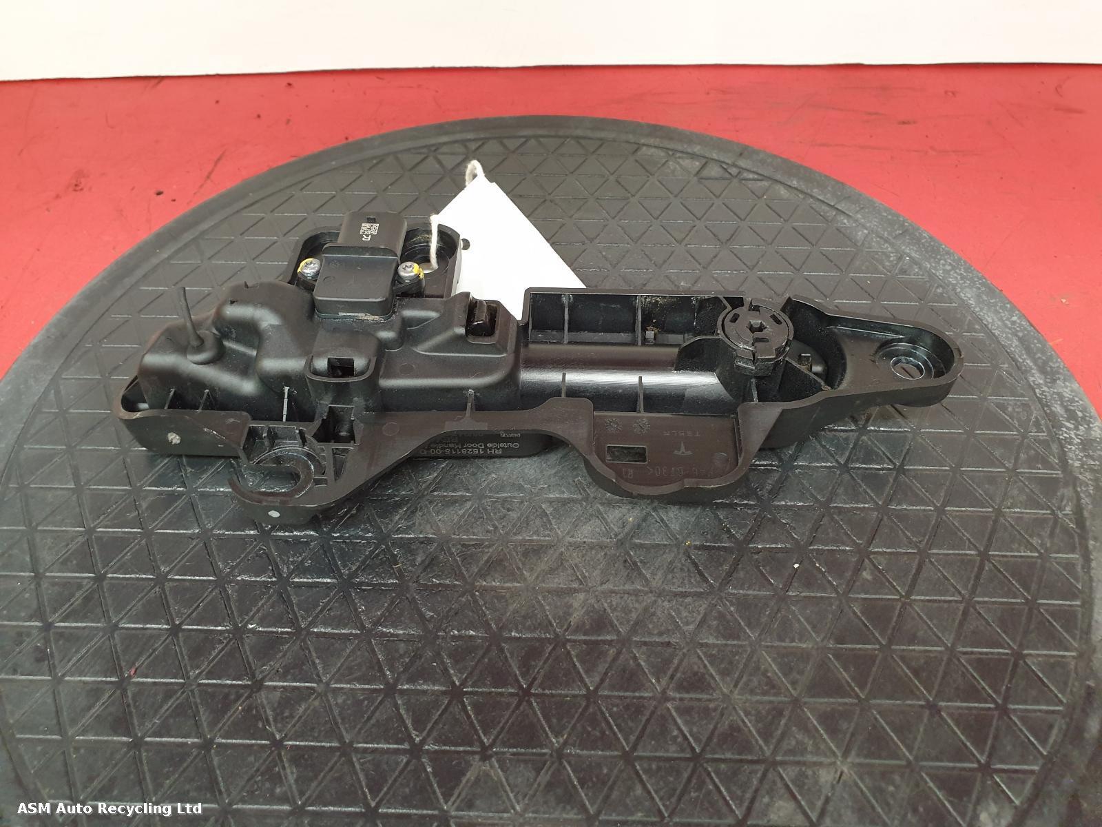 View Auto part Door Handle Tesla Model Y 2022