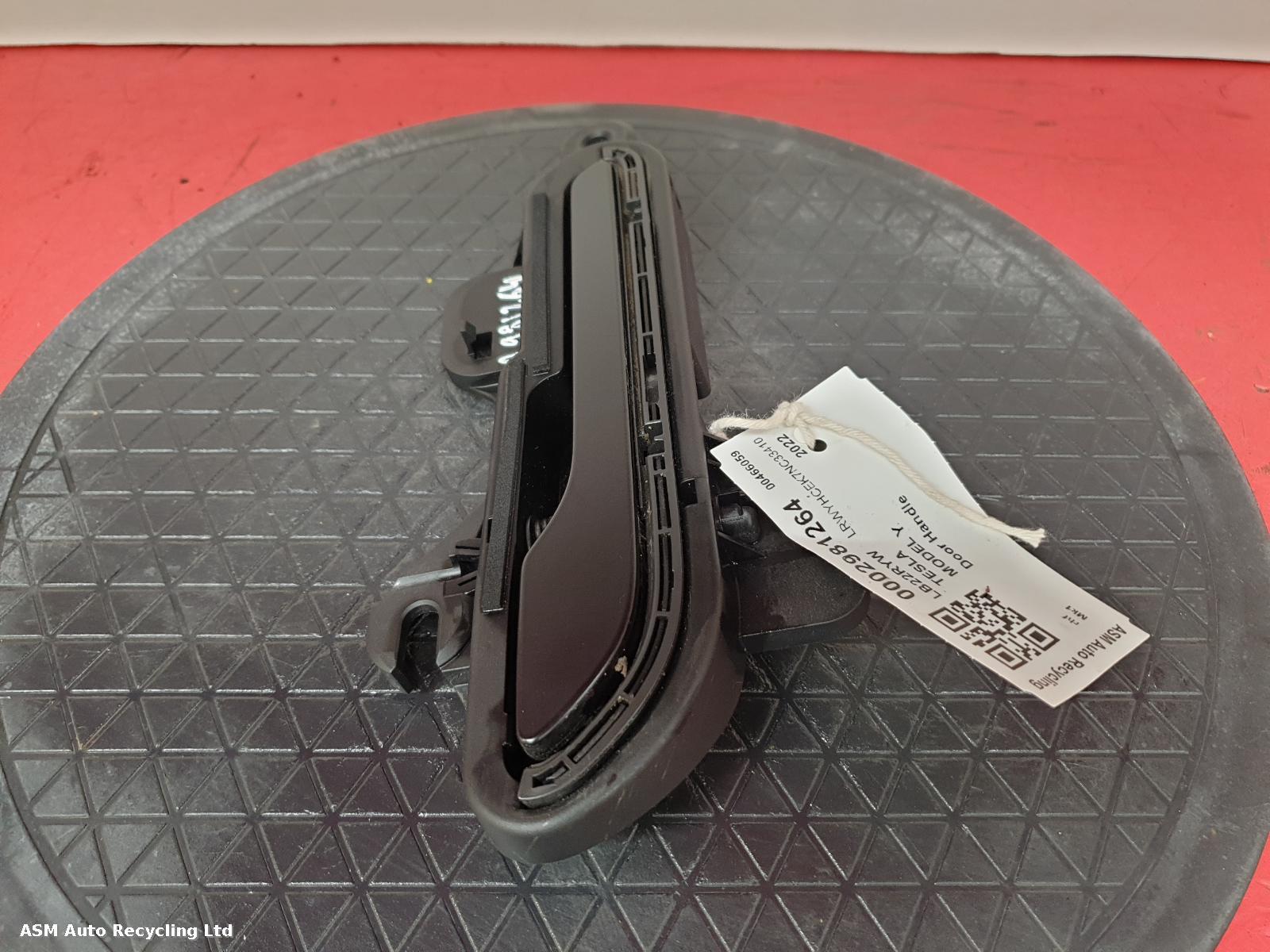 View Auto part Door Handle Tesla Model Y 2022