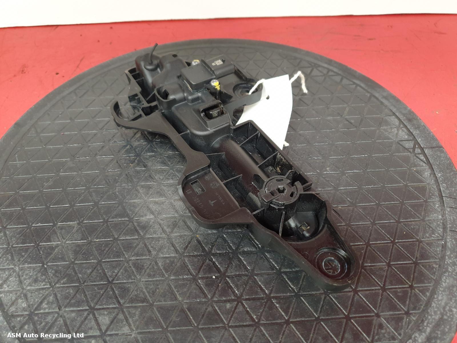 View Auto part Door Handle Tesla Model Y 2022