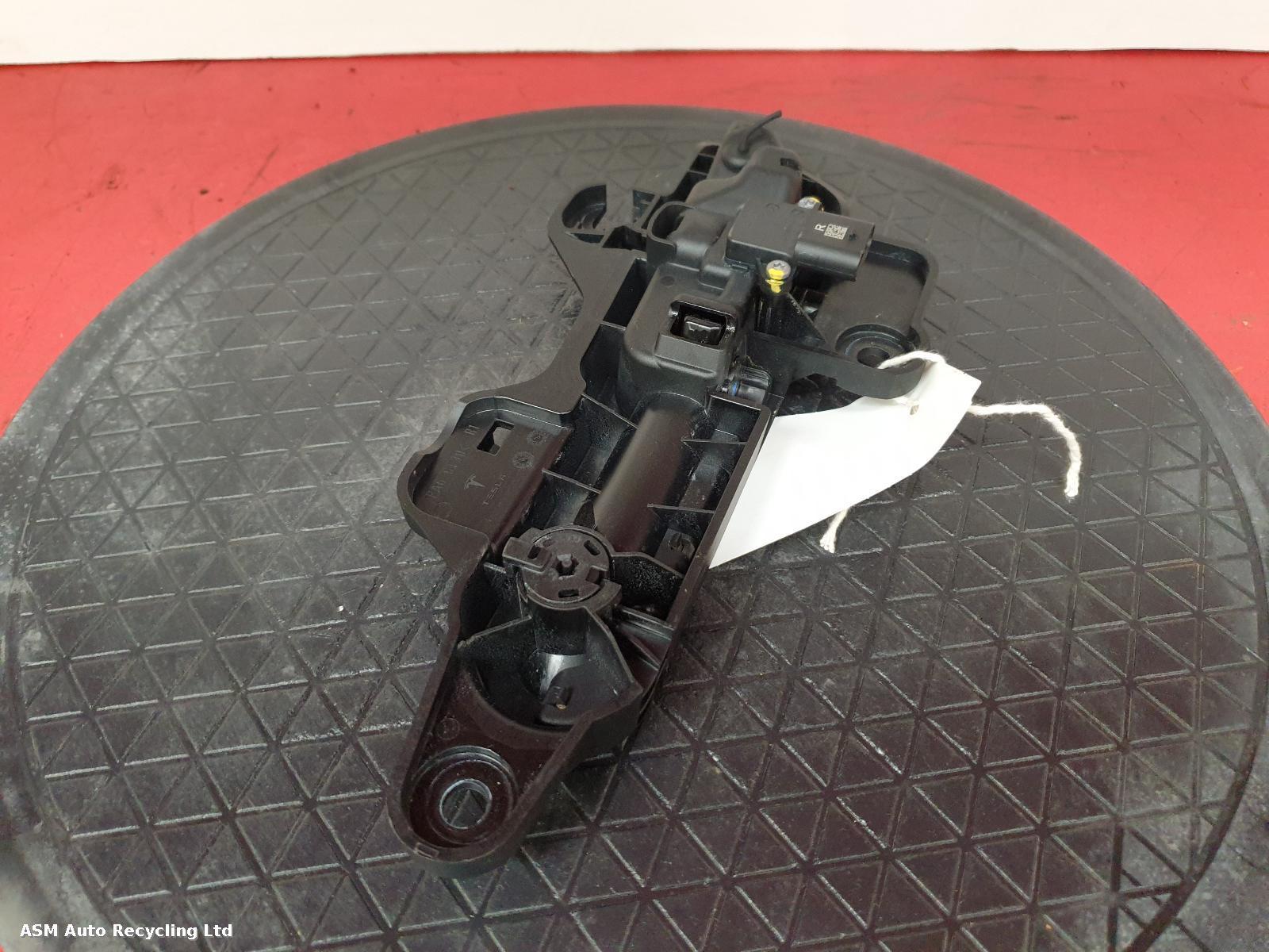 View Auto part Door Handle Tesla Model Y 2022