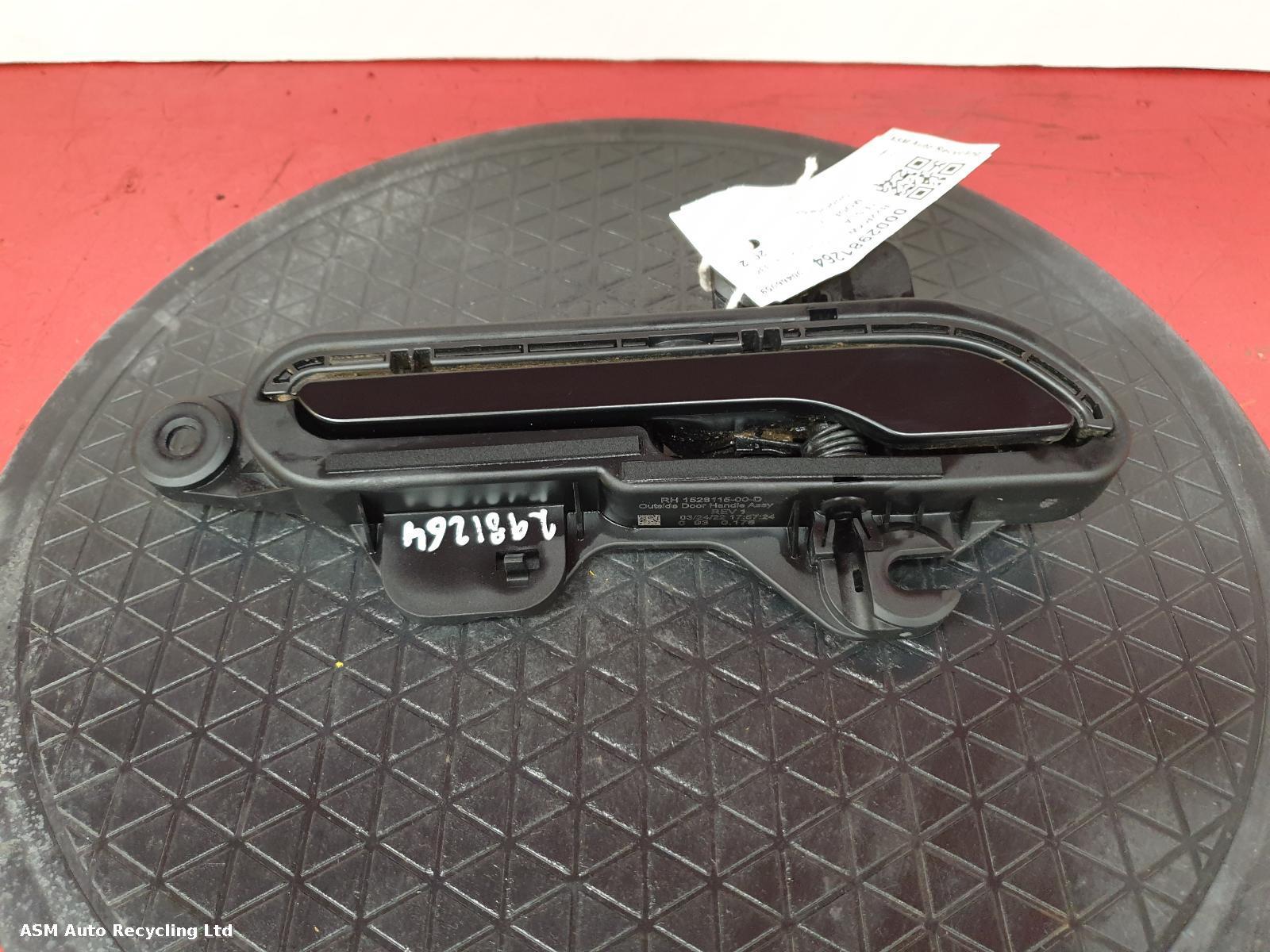 View Auto part Door Handle Tesla Model Y 2022