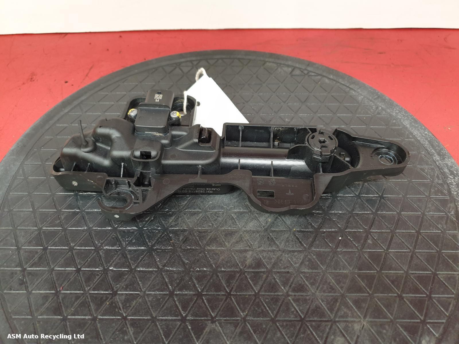 View Auto part Door Handle Tesla Model Y 2022
