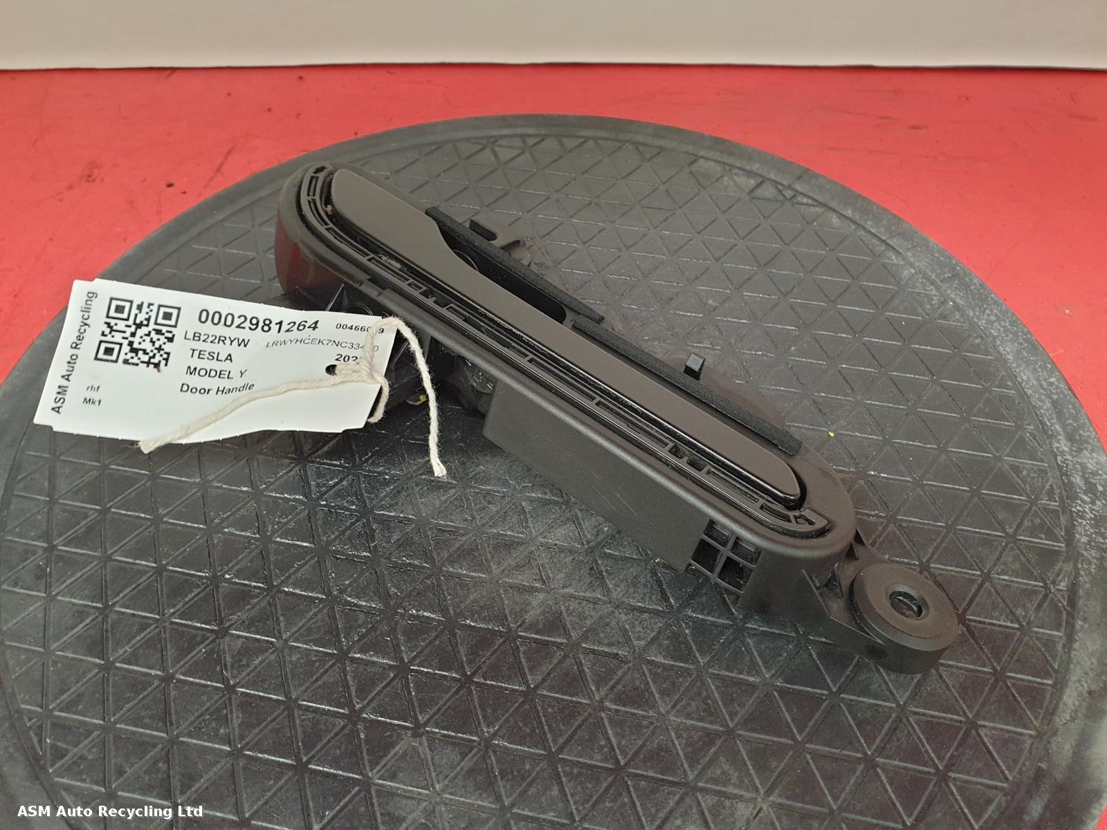 View Auto part Door Handle Tesla Model Y 2022